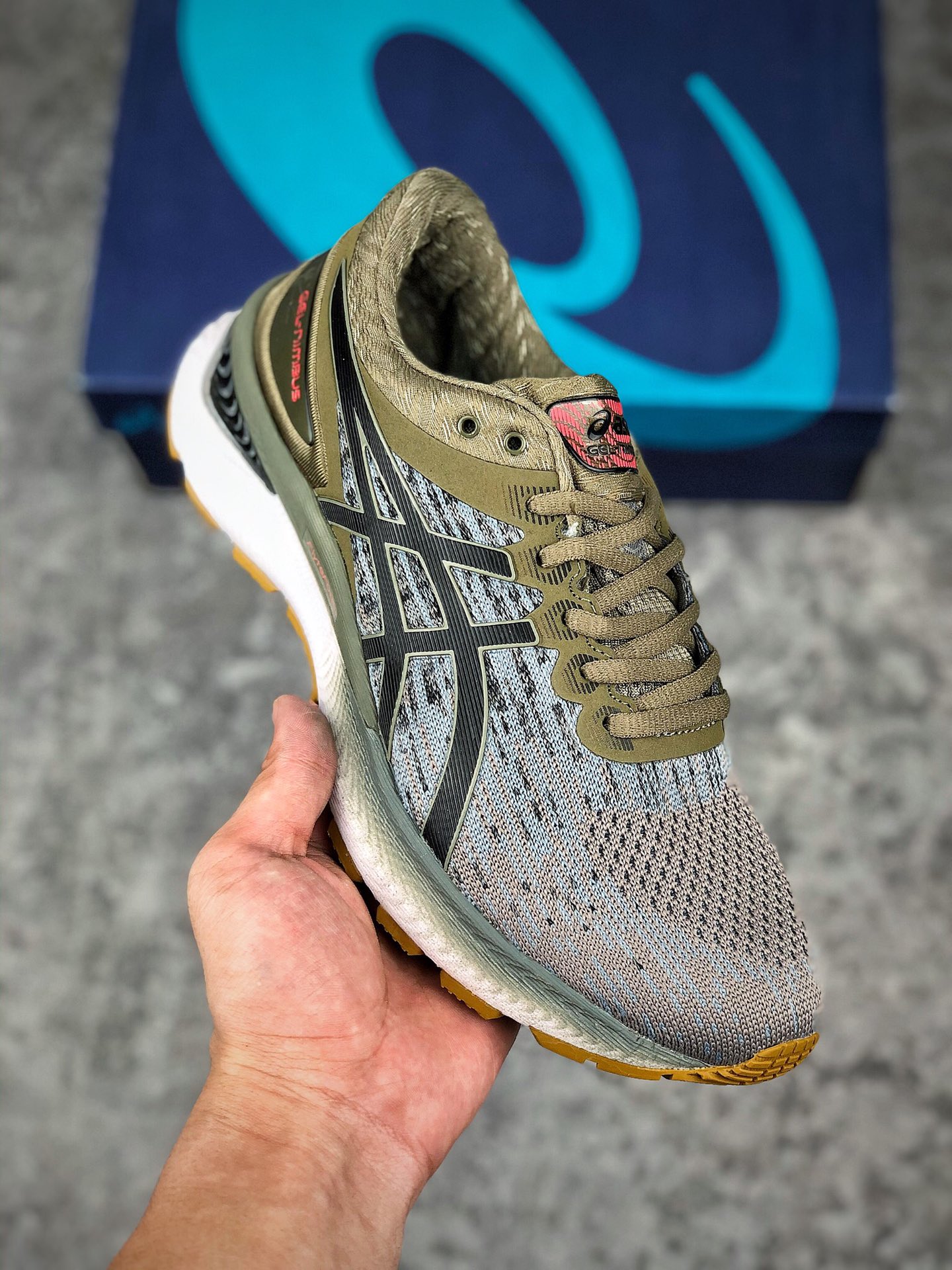  支持放店
 “跑鞋之王”ASICS/亚瑟士 GEL-NIMBUS 22
原档案据数开发楦型纸版#
原装印尼工代进口单丝纤维程工网布鞋面#
轻舒量适透气材质 后环跟绕式可视GEL缓震胶效果
采用前掌FLYTEFOAM Propel缓中震底科技
码数：39.5 40 40.5 41.5 42 42.5 43.5 44 44.5