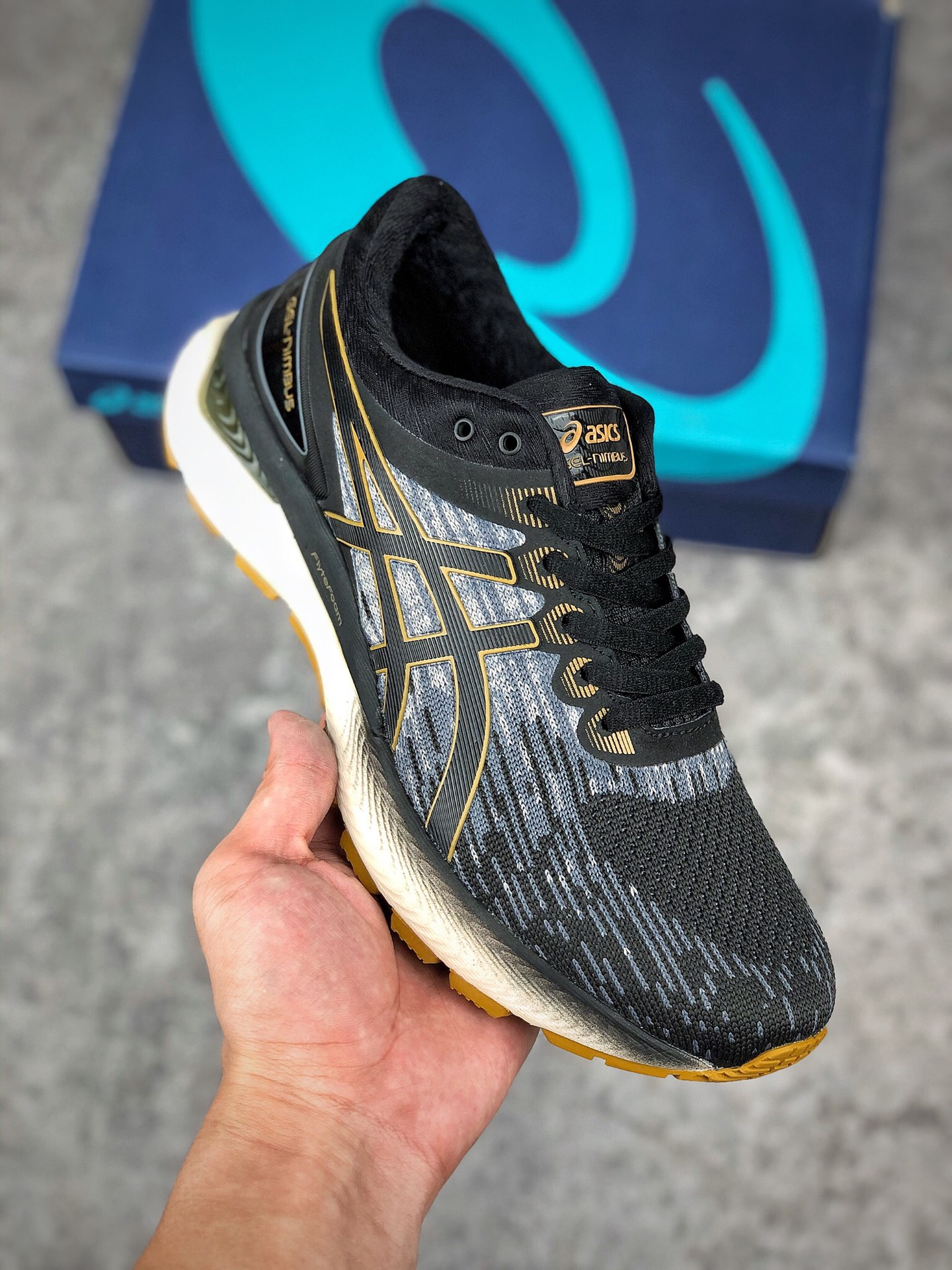  支持放店
 “跑鞋之王”ASICS/亚瑟士 GEL-NIMBUS 22
原档案据数开发楦型纸版#
原装印尼工代进口单丝纤维程工网布鞋面#
轻舒量适透气材质 后环跟绕式可视GEL缓震胶效果
采用前掌FLYTEFOAM Propel缓中震底科技
码数：39.5 40 40.5 41.5 42 42.5 43.5 44 44.5