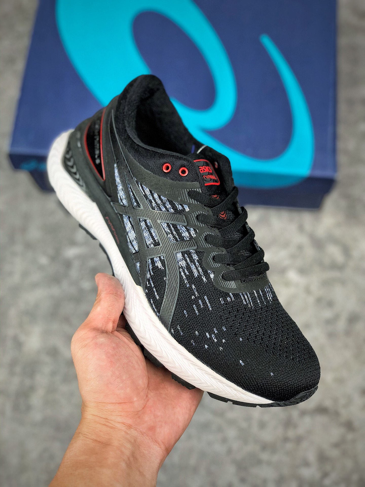 支持放店
 “跑鞋之王”ASICS/亚瑟士 GEL-NIMBUS 22
原档案据数开发楦型纸版#
原装印尼工代进口单丝纤维程工网布鞋面#
轻舒量适透气材质 后环跟绕式可视GEL缓震胶效果
采用前掌FLYTEFOAM Propel缓中震底科技
码数：39.5 40 40.5 41.5 42 42.5 43.5 44 44.5