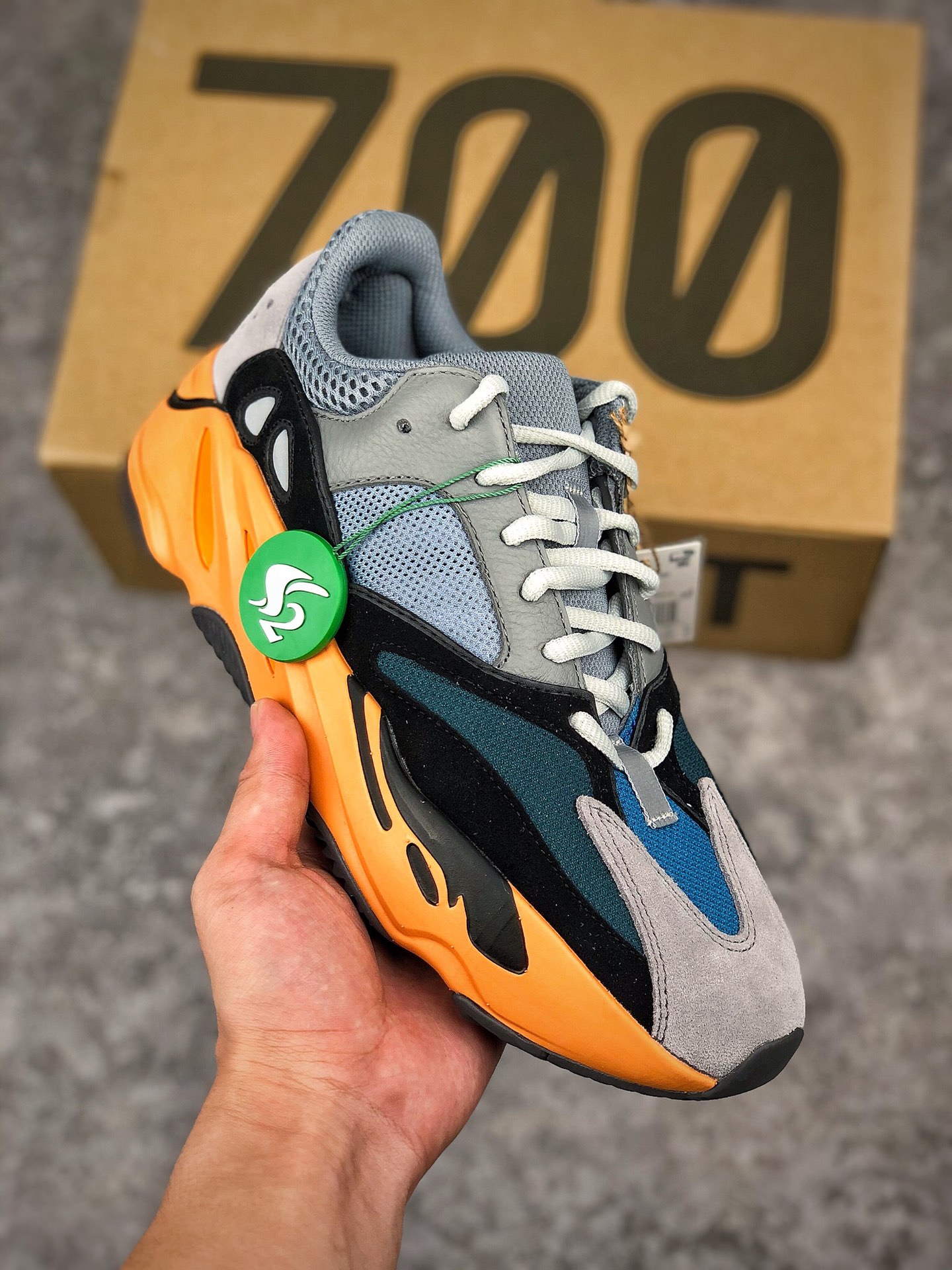  支持放店
AD 阿迪 YEEZY Boost 700 侃爷椰子 3M反光 复古老爹鞋 GW0296 巴斯夫外贸版 原厂巴斯夫进口原料大底 脚感非常舒适 工厂出货压缩利润 价格定位十分亲民 性价比很高 值得推荐 尺码：36 36.5 37 38 38.5 39 40 40.5 41 42 42.5 43 44 44.5 45 46 47 48