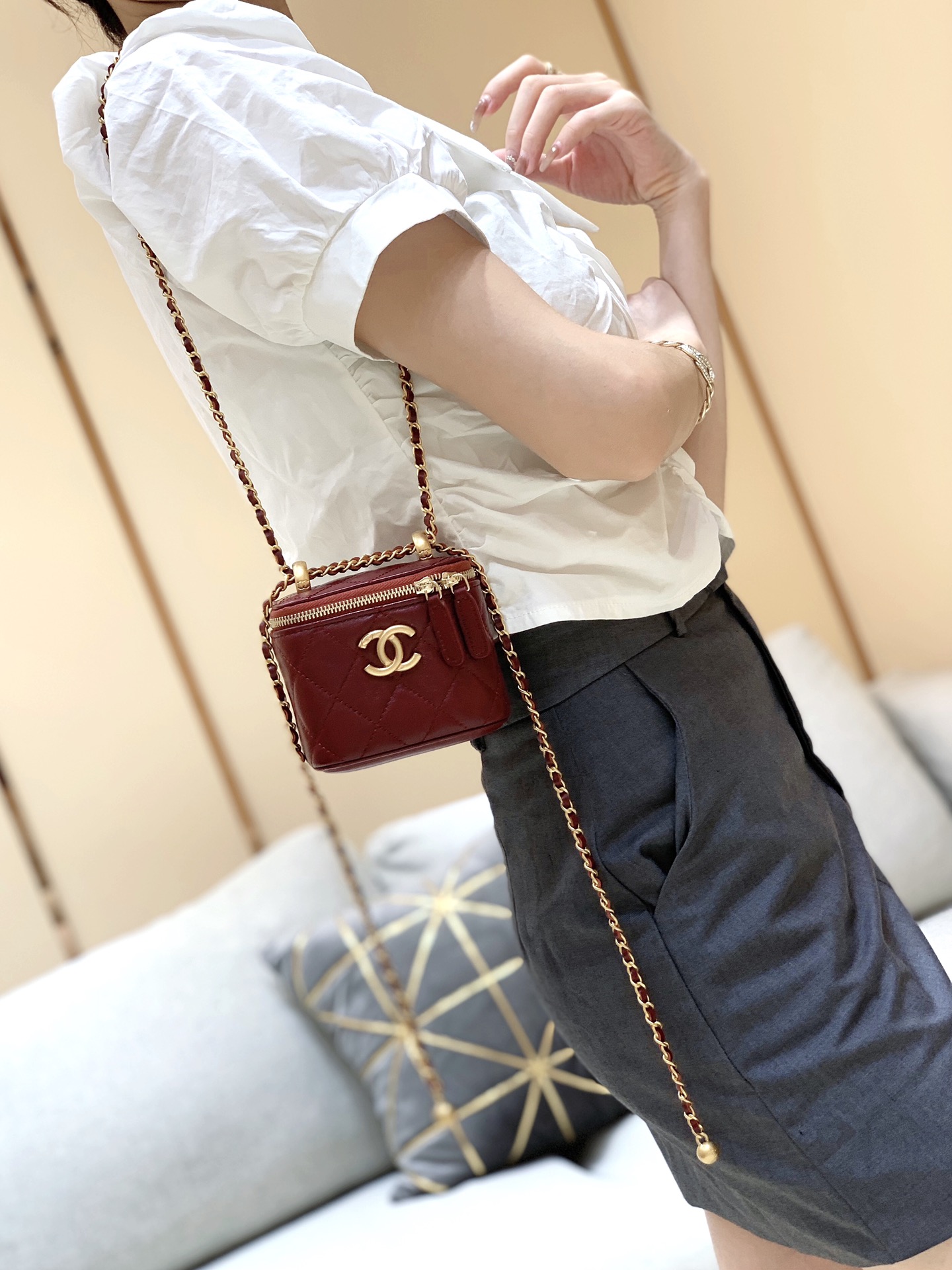 Chanel 高级手工坊双金珠系列盒子斜挎包 AP2292酒红