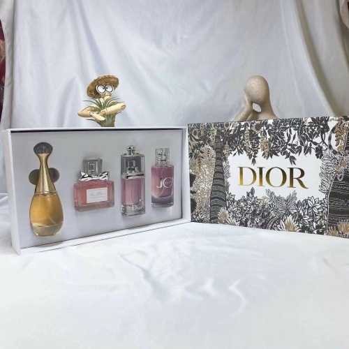 Dior Women's Perfume Luxury Miniature Gift Set, 4-Piece, 30ml Each 1 Dior Women's Perfume Luxury Miniature Gift Set, 4-Piece, 30ml Each