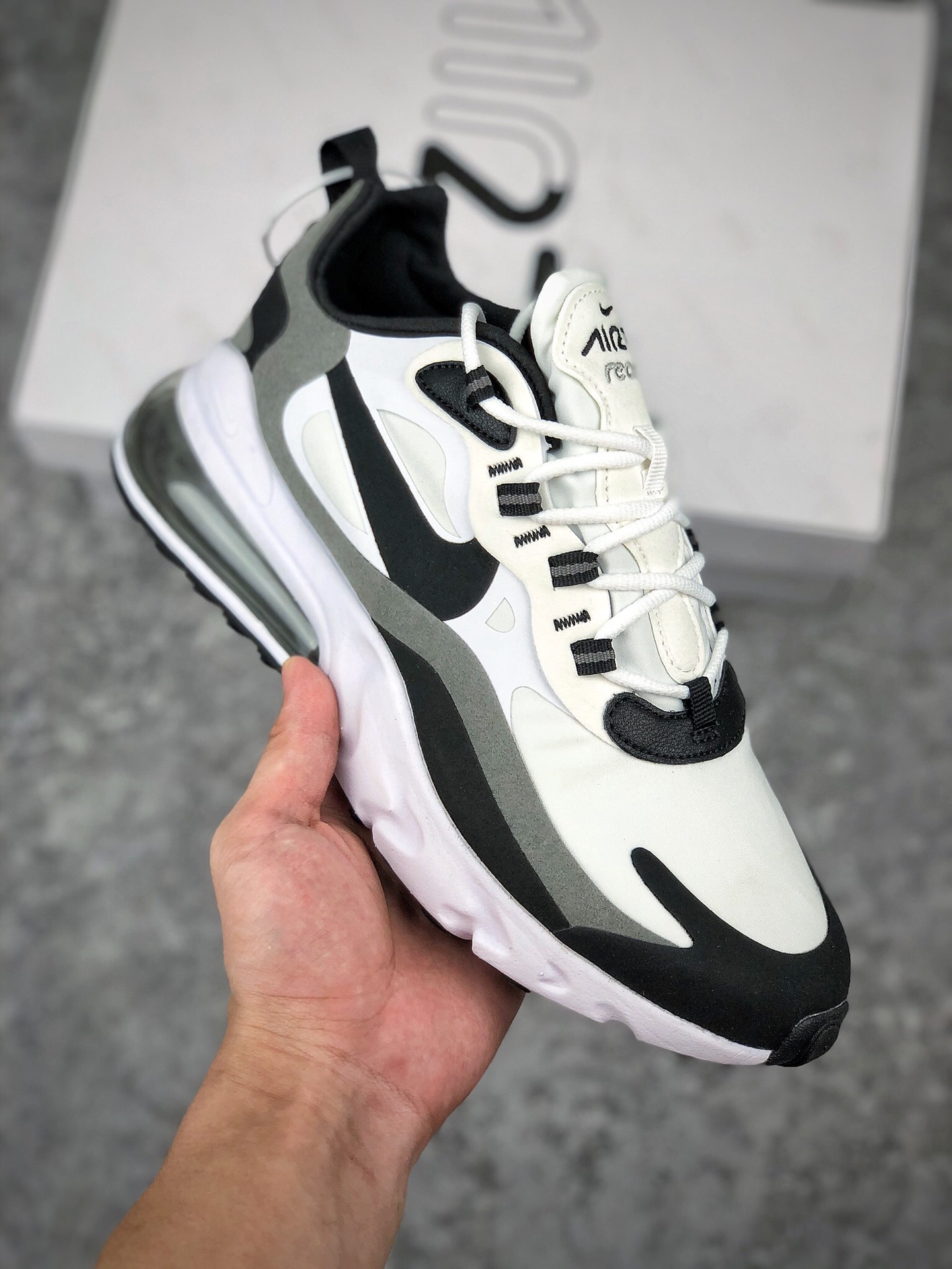  支持放店
Air Max 270 React 米白紫
瑞亚赛车系列 后半掌气垫百搭运动慢跑鞋
正确密织鞋面材质区别市面错误版本#独立私模回弹气垫大底打造动感视觉和舒适脚感的双重体验
官方货号：DD8498-161
Size：36 36.5 37.5 38 38.5 39 40 40.5 41 42 42.5 43 44 44.5 45