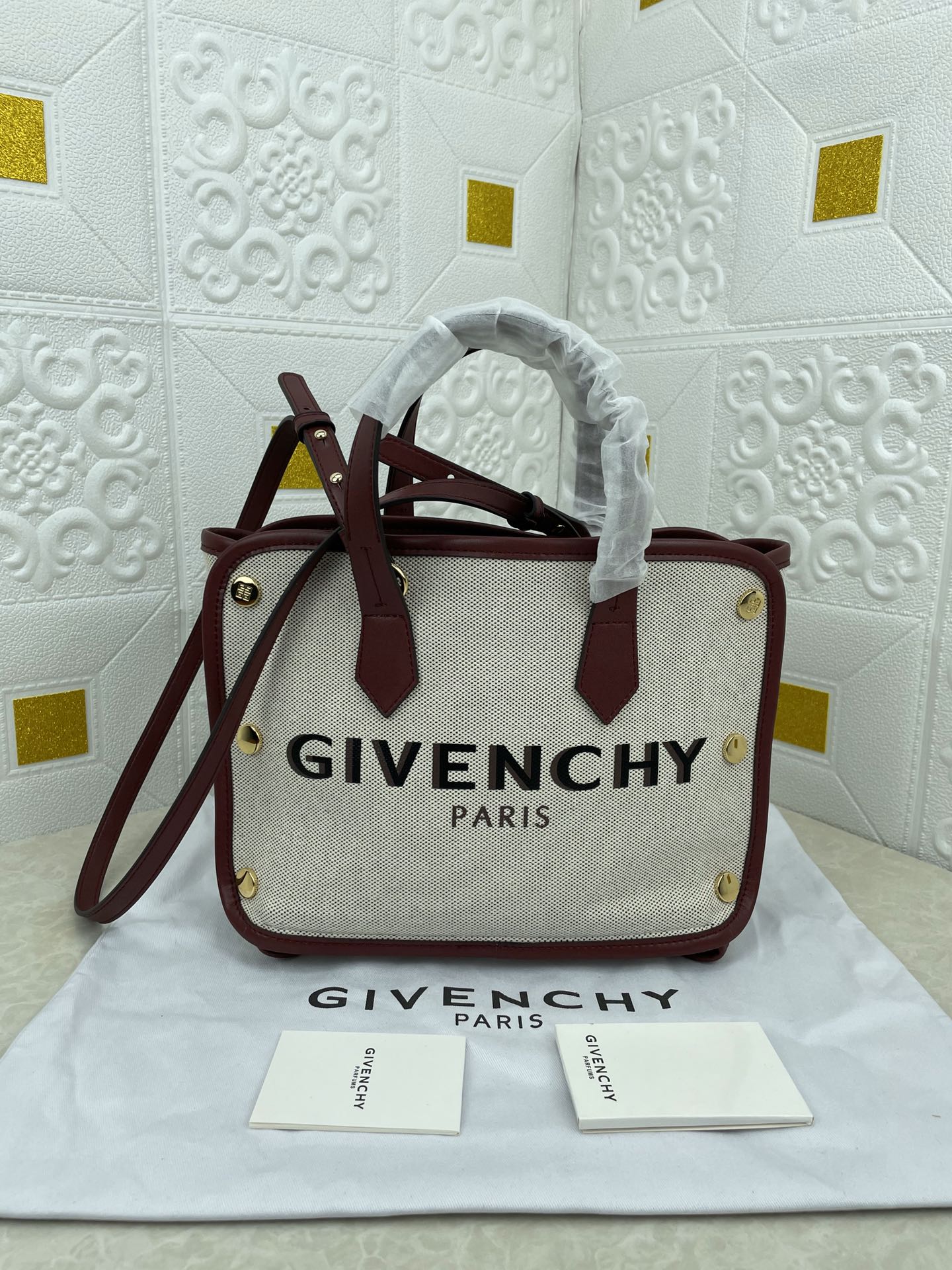 Givenchy纪梵希2021春夏新