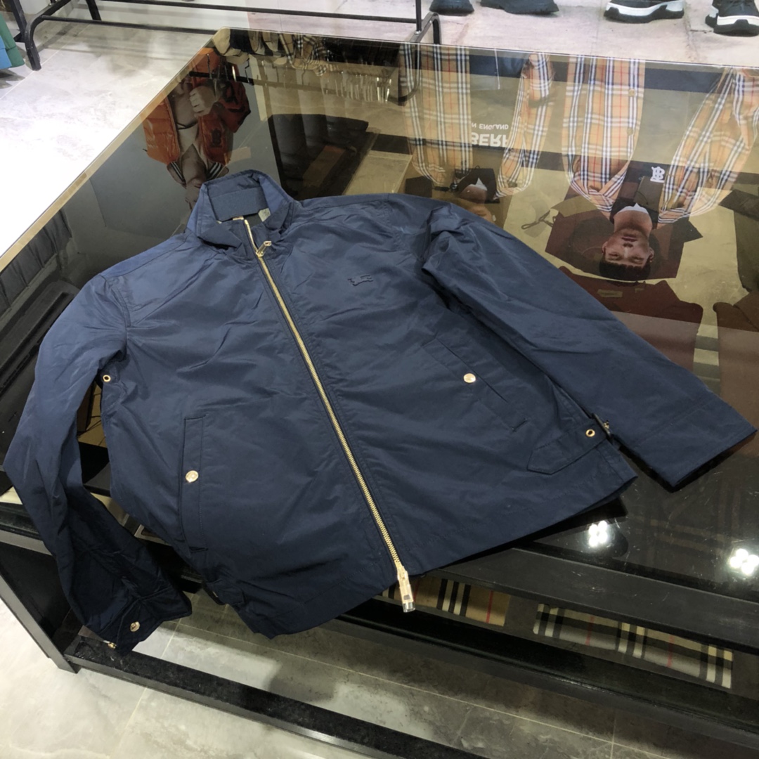 NO:137712,B-home classic men's jacket, this simple and classic style will never get out of date when worn. The outer layer of Yageolt provides customized technology nylon fabric, with invincible texture, the whole piece of clothing is complex in workmanship, and the real thing is very exquisite. Item number 3009#3*86400,, jackets & coats, alexander wang19860909B家经典男士夹克,这种简约经典的款型穿多久都不会过时,外层雅戈尔特供定制科技尼龙面料,质感无敌,整件衣服做工复杂,实物非常精致,货号3009#3*86400,,jackets & coats,alexander wang,Men's clothing