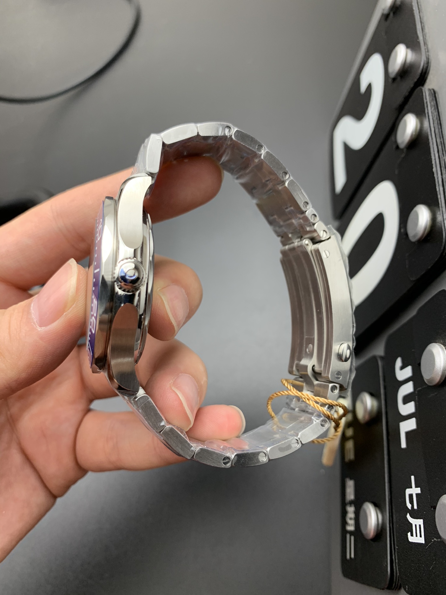 Omega 蓝灰海马300