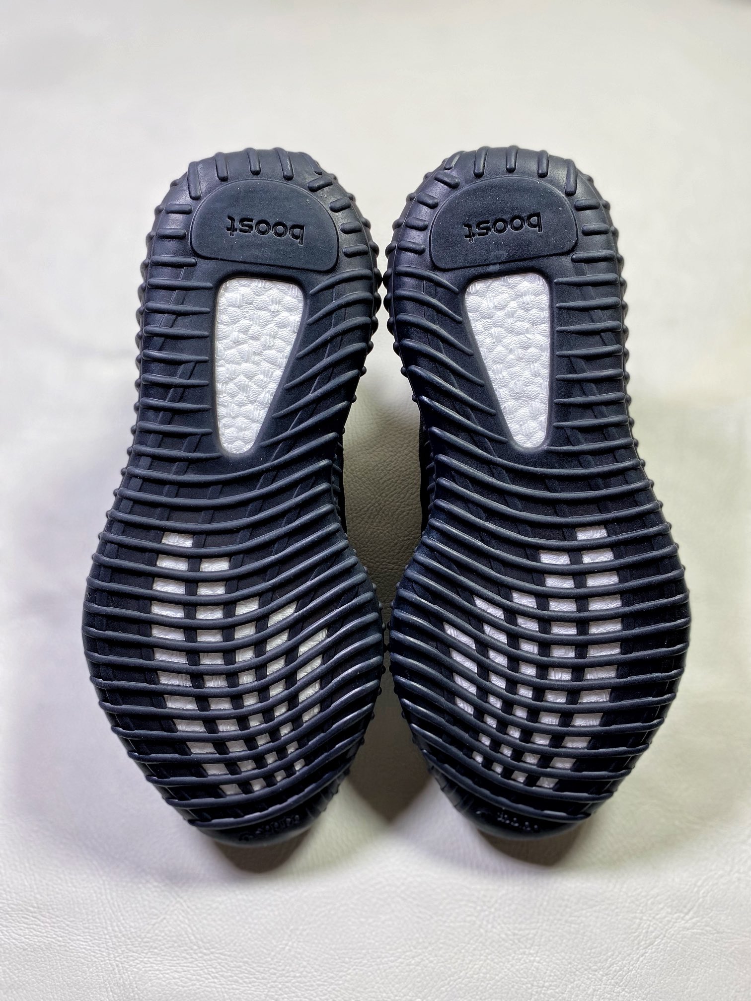YEEZY350v2“MonoCinder”黑网纱最强性价比版本V2全新全透网纱系列懂货的看鞋型一眼便知