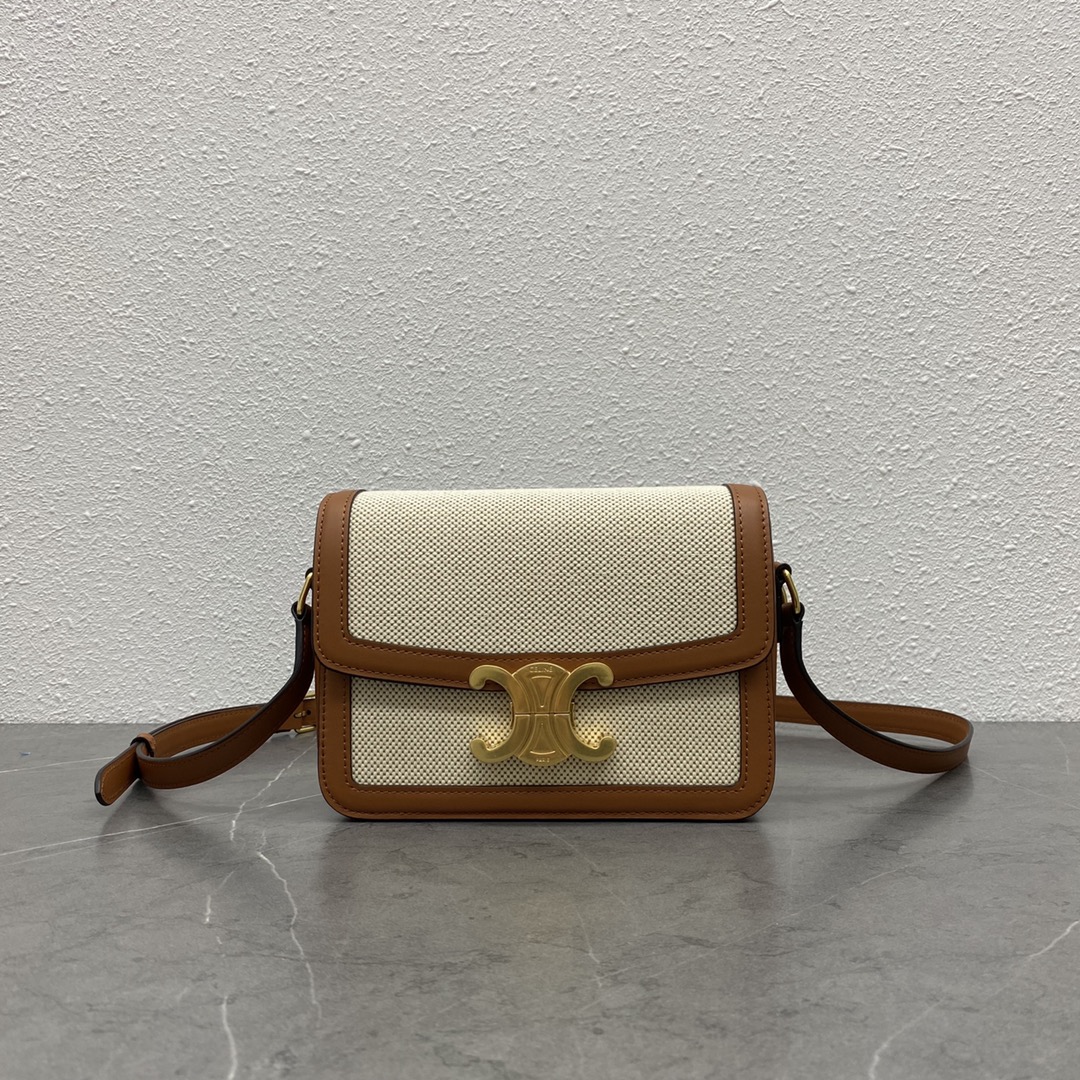 NO:197262,Genuine Classics Customized linen leather Arc de Triomphe New upgrade of pure steel hardware - not easy to fade or rust - more durable than alloy - Definition of new concept of Arc de Triomphe Add elements of Paris Retro style Noble temperament Recognized by the fashion field Many celebrities' love models Classic innovation Re-create classic bag buckle design Re-compliant with the cutting-edge fashion, perfect for fashion, pure sheepskin outer skin inner size 18-14-6 Model number 188423 Line cloth/Tall brown, Celine, celine, celine, cowhide, sheepskin19860909正品级 Triomphe_新经典 定制麻布拼皮凯旋门 纯钢五金新升级-不易掉色、生锈-相比合金更耐久- 凯旋门新理念的定义 添加巴黎的元素 复古风调 高贵的气质 被时尚领域再度认知 超多明星的热爱款 经典再创新 再次重塑经典包扣精致设计 很符合时尚前沿 外牛皮内里纯羊皮 尺寸18-14-6 款号188423 麻布/黄褐棕,赛琳celine,celine,celine,cowhide,sheepskin,Bag