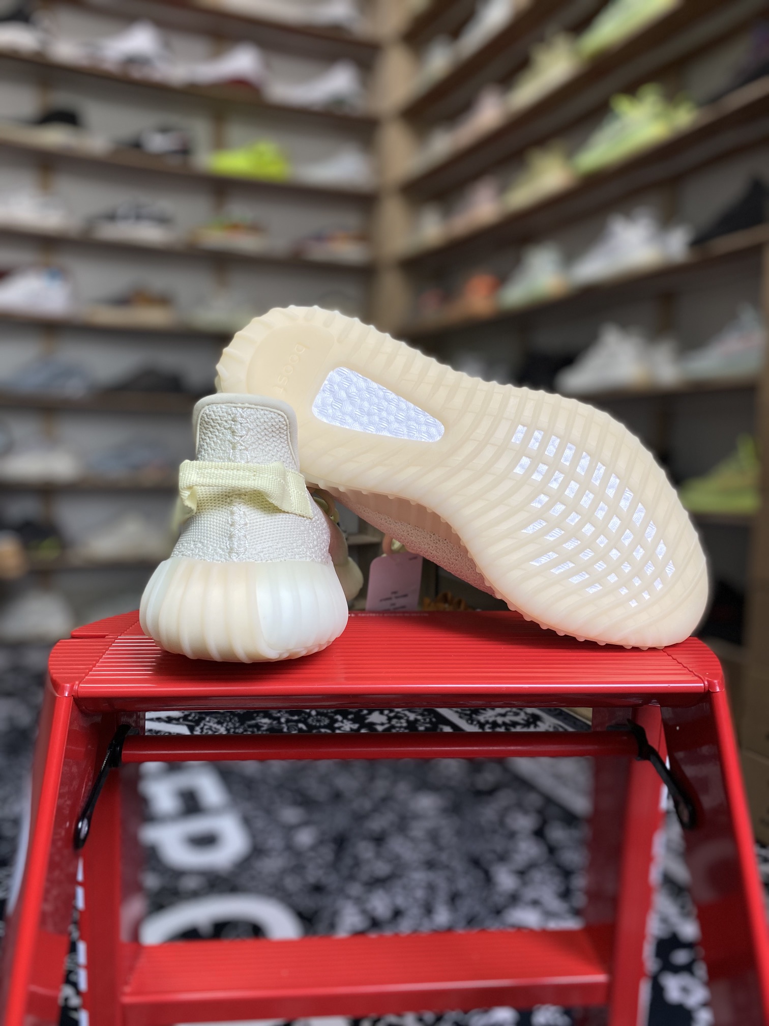 YEEZY350v2黄油最强性价比版本懂货的看鞋型一眼便知不用赘述货号F36980尺码36-47带半码