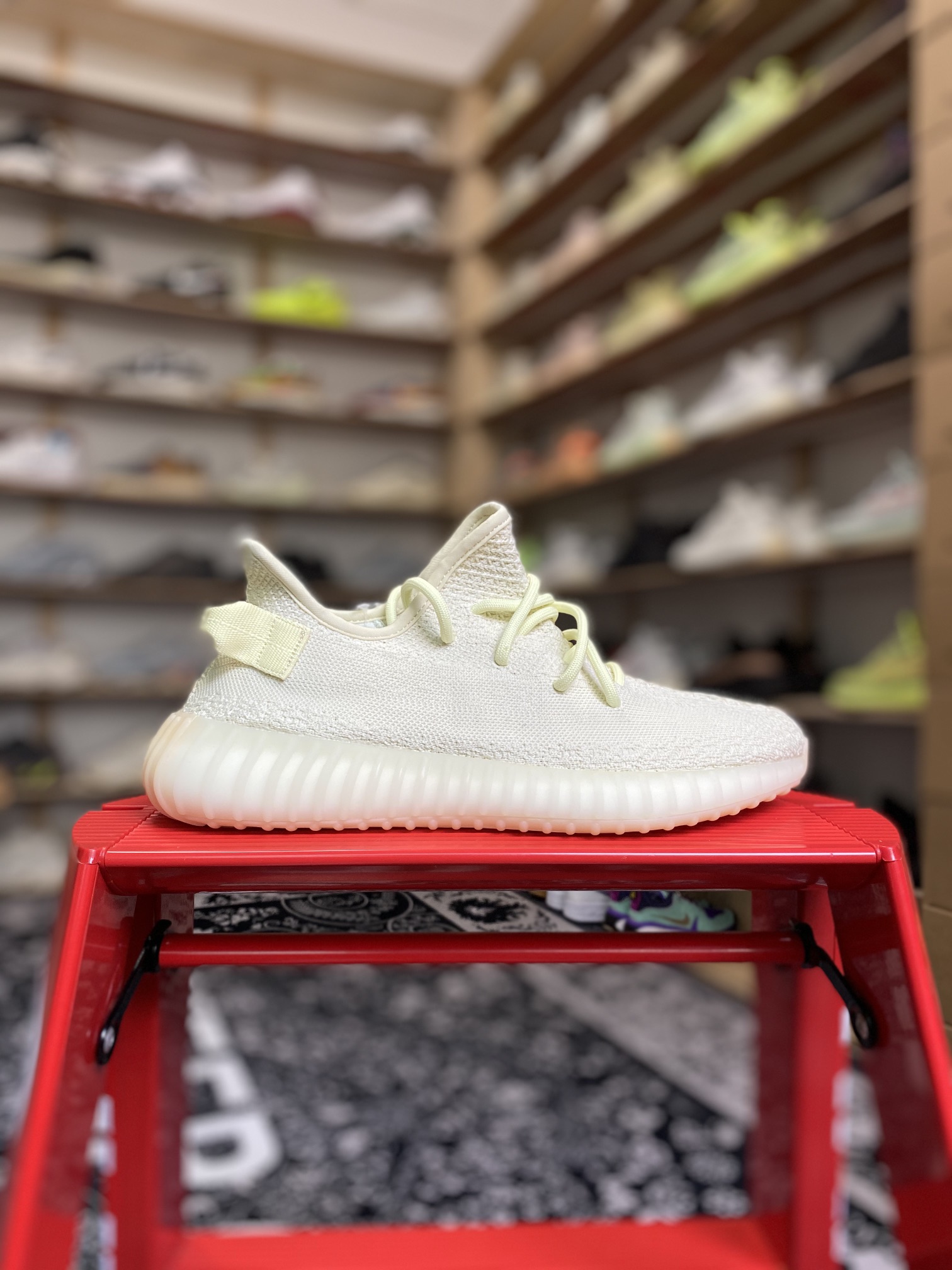 YEEZY350v2黄油最强性价比版本懂货的看鞋型一眼便知不用赘述货号F36980尺码36-47带半码