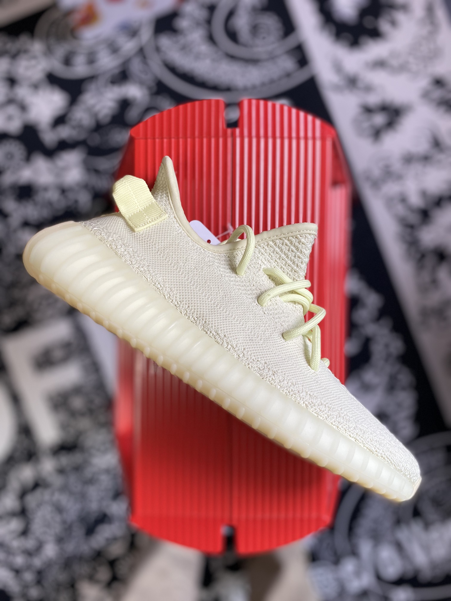 YEEZY350v2黄油最强性价比版本懂货的看鞋型一眼便知不用赘述货号F36980尺码36-47带半码