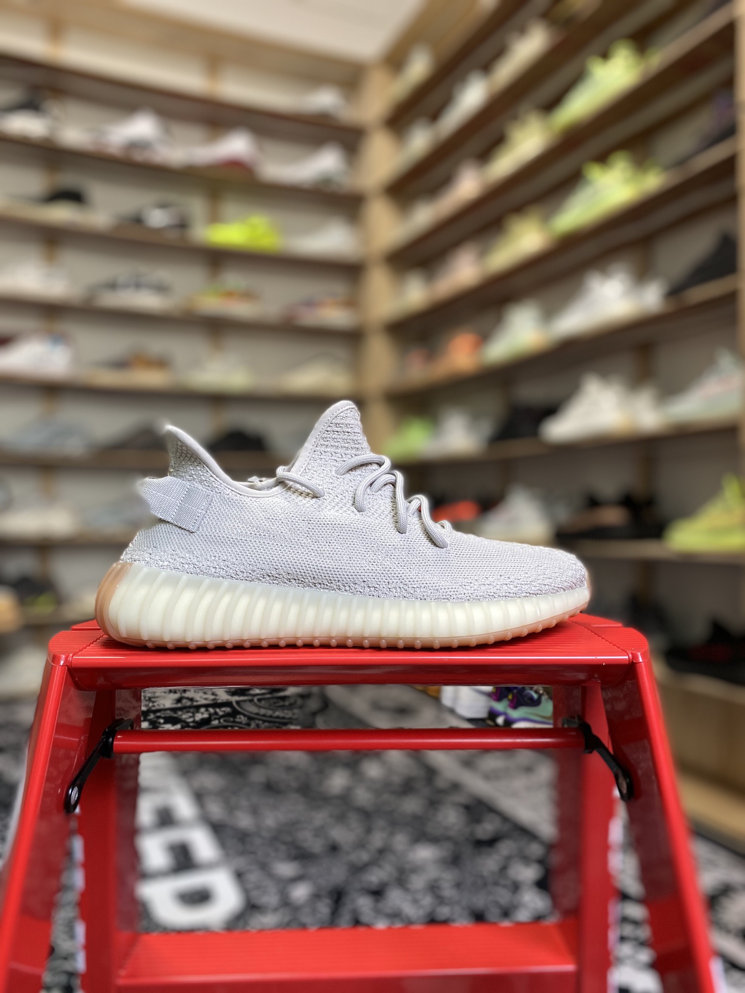 YEEZY350v2芝麻最强性价比版本懂货的看鞋型一眼便知不用赘述货号F99710尺码36-47带半码