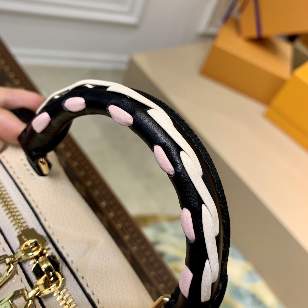 Louis Vuitton LV Petite Malle Souple bag M58518奶白色