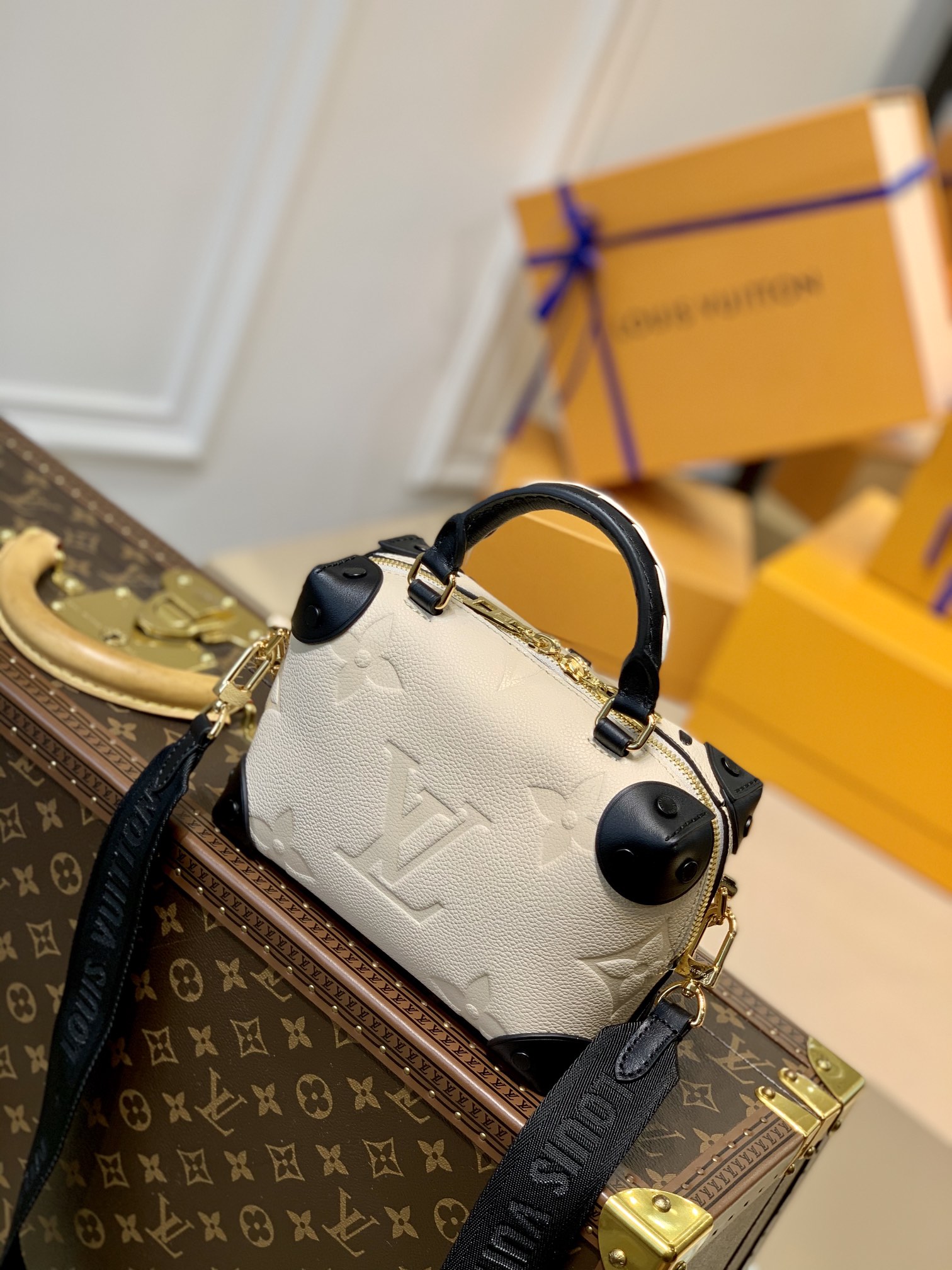 Louis Vuitton LV Petite Malle Souple bag M58518奶白色