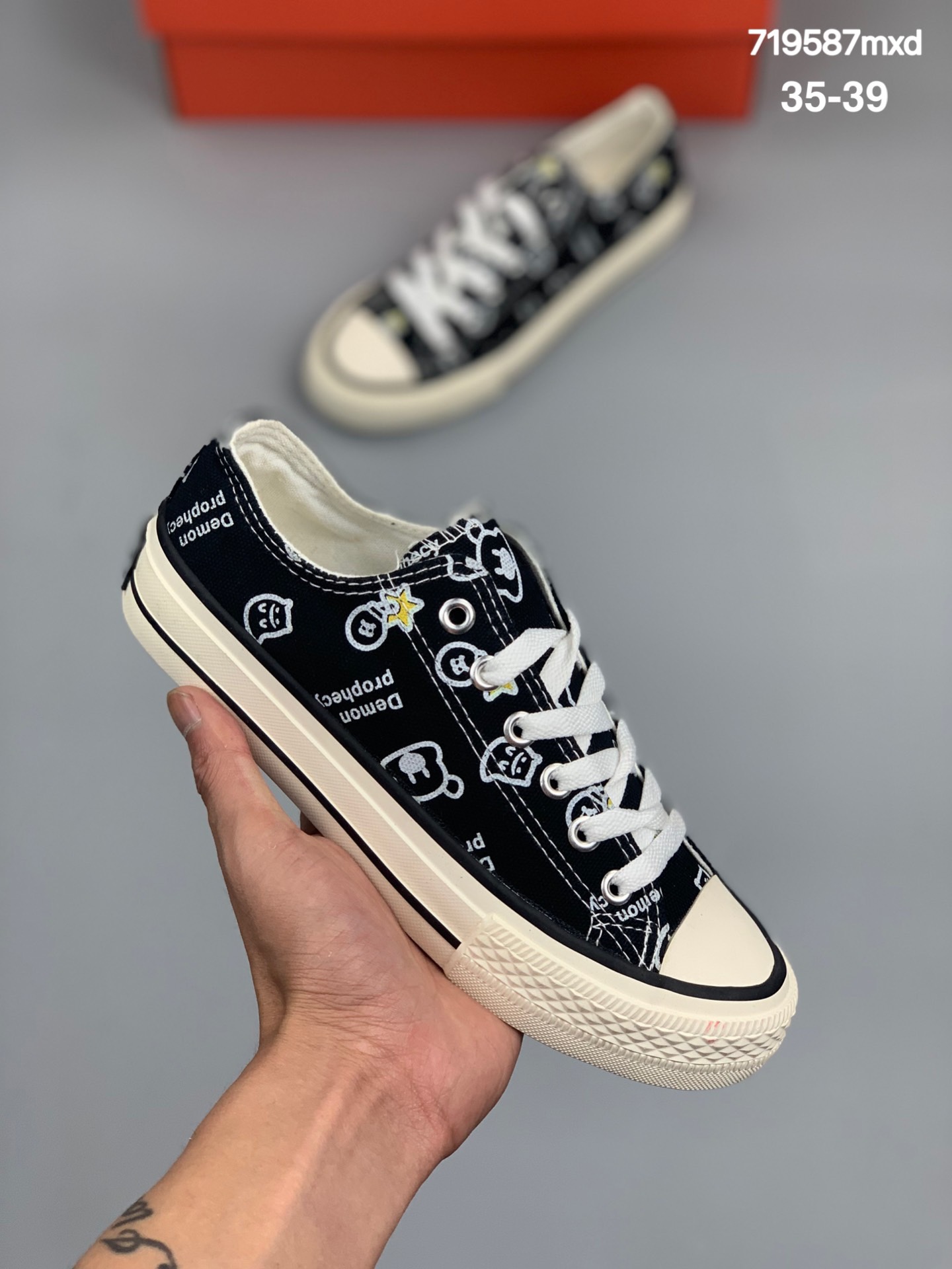 
匡威 Converse 1970S 低帮帆布鞋
货号：162050C 
尺码:35-39
编码:720587mxd