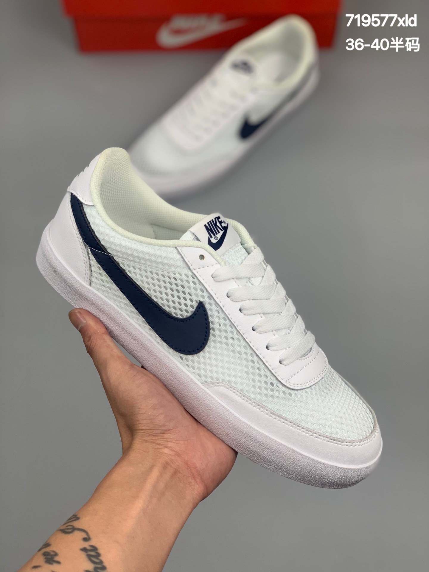 
J.Crew x Nike 联名 Killshot II Leather 采用米白色皮革制作鞋身，Swoosh 点缀其中，最后搭载棕色生胶大底，流露出满满的复古气气息货号：432997-124
尺码:36-40半码
编码:720577xld