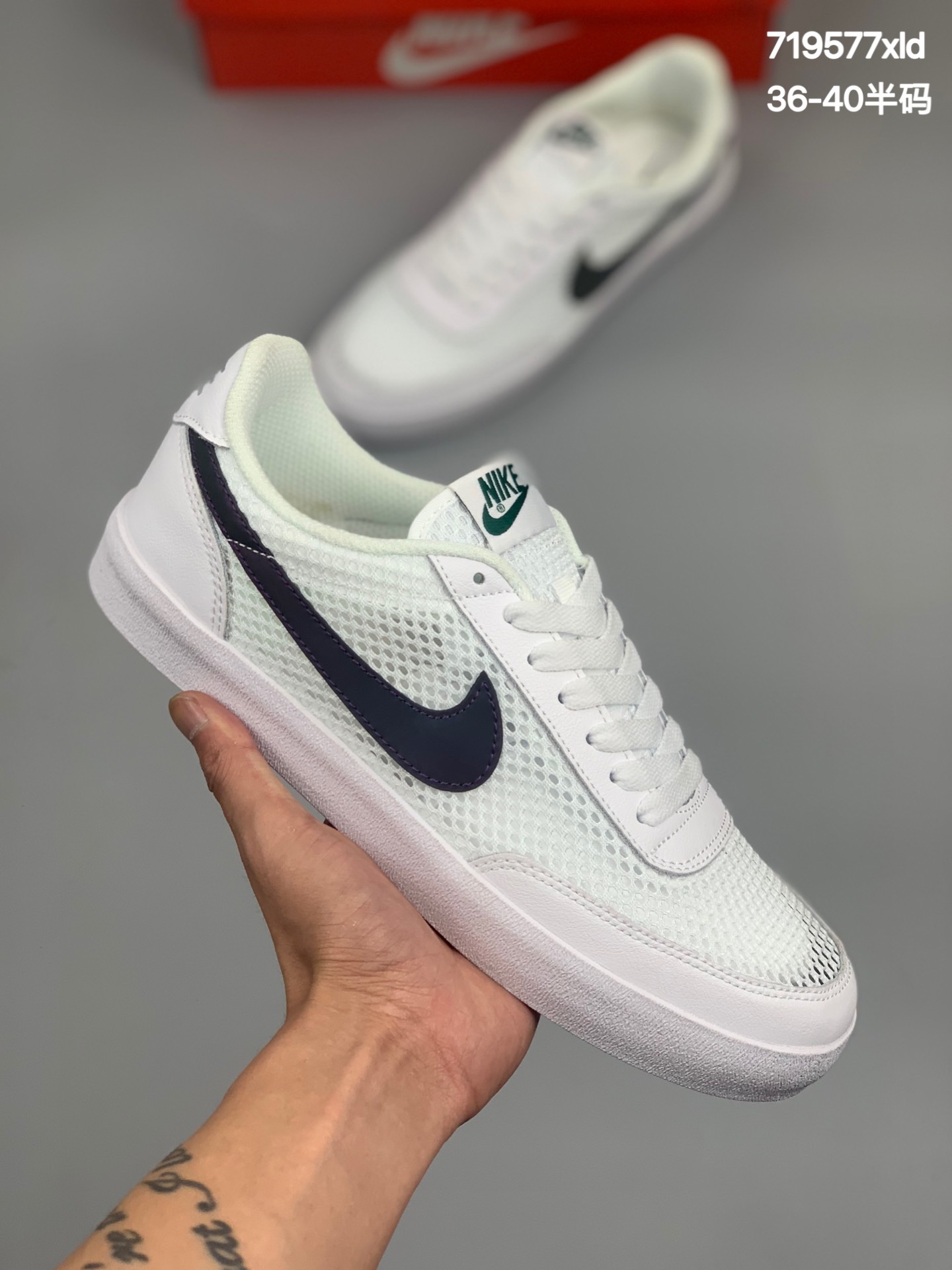 
J.Crew x Nike 联名 Killshot II Leather 采用米白色皮革制作鞋身，Swoosh 点缀其中，最后搭载棕色生胶大底，流露出满满的复古气气息货号：432997-124
尺码:36-40半码
编码:720577xld