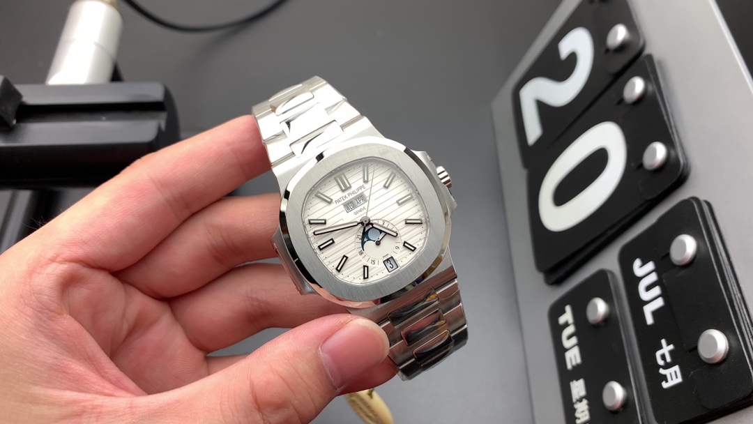 Patek Philippe PPF百达Ref.5726/1A Nautilus系列年历腕表成功上线