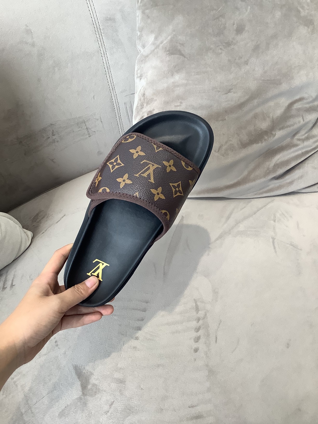 Louis Vuitton 2023ss LV * NBA 官网Jumbo Flatform系列秋东厚底凉男拖鞋
