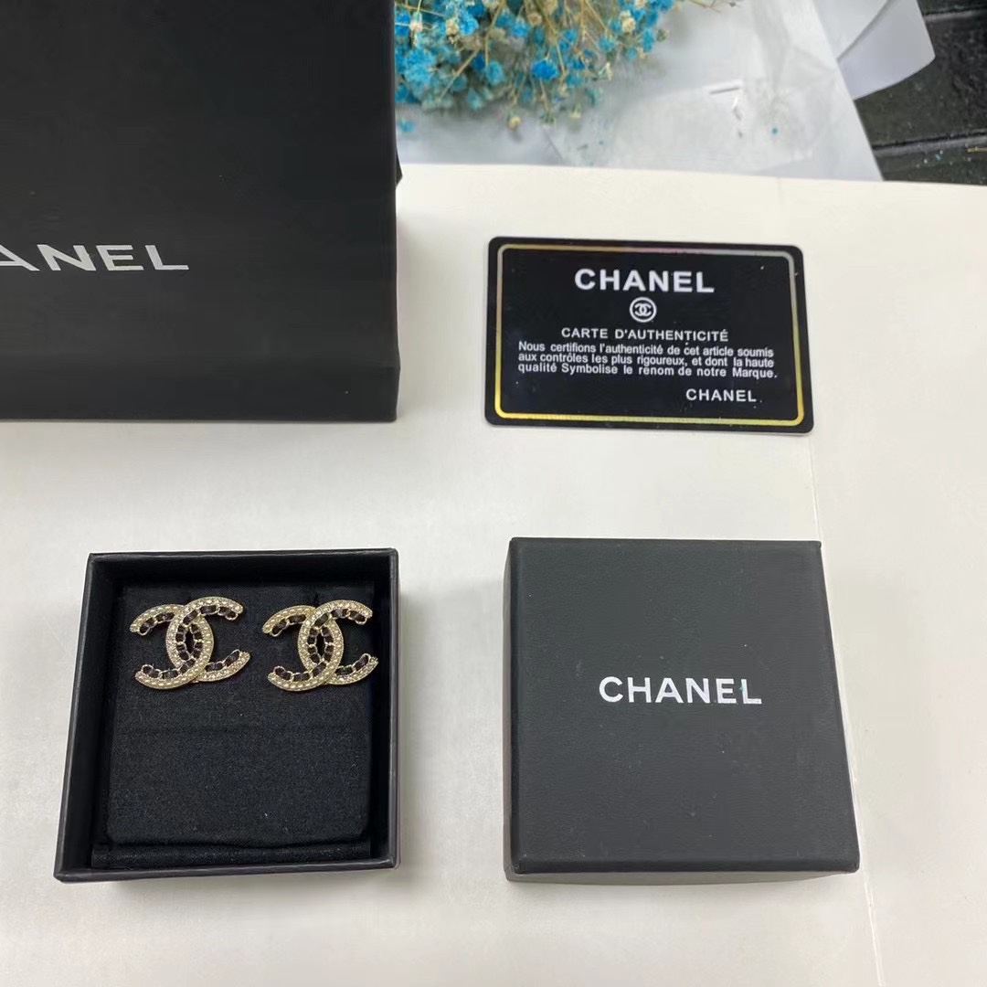 NO:104032,Chanel Xiaoxiang new style with diamond pearls with leather rope earrings, Chanel earrings, chanel, chanel19860909Chanel小香新款带钻珍珠穿皮皮绳耳钉,香奈儿耳钉,chanel,chanel,Jewelry