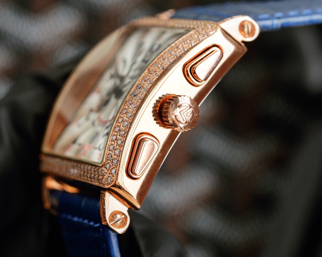 “White 42635 Rigs: Frank Muller Swiss Quartz Watch with Unique Design Features” - 图片 4