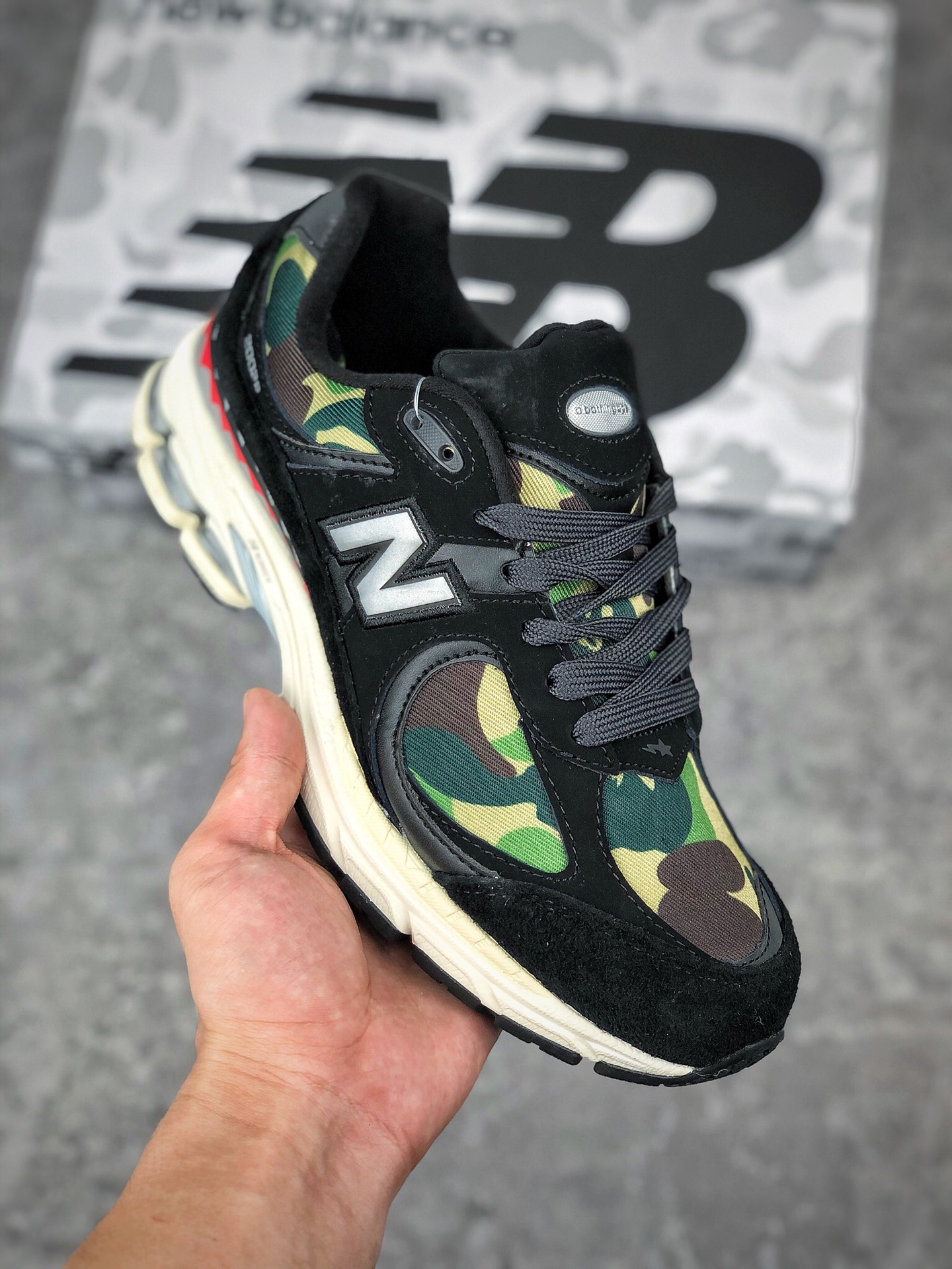  支持放店
New Balance ML2002 系列复古老爹风休闲运动慢跑鞋 3M反光迷彩猿人 采用长绒腐烂麂皮拼接透气网眼织物鞋面 后跟搭载外露缓震胶
货号：M2002RBG
尺码:36 37 37.5 38 38.5 39 40 40.5 41.5 42 42.5 43 44 45