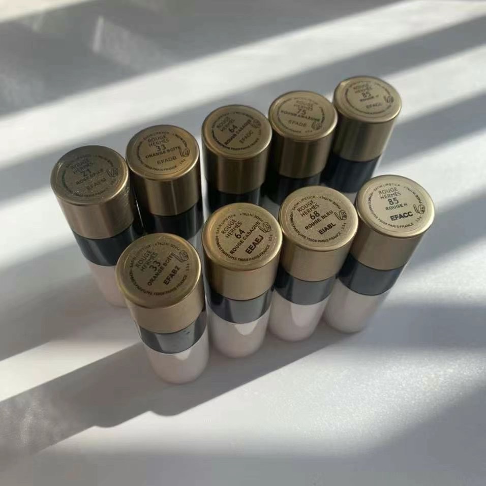 高端品质/75💰
爱马仕口红！色号：哑光33-46-48-53-64-68-85，缎光21-33-64-75-85。