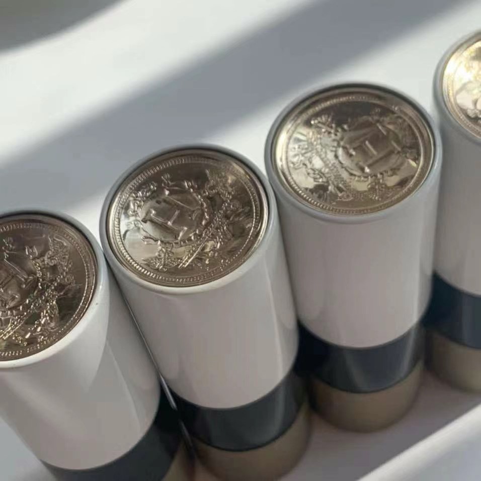 高端品质/75💰
爱马仕口红！色号：哑光33-46-48-53-64-68-85，缎光21-33-64-75-85。