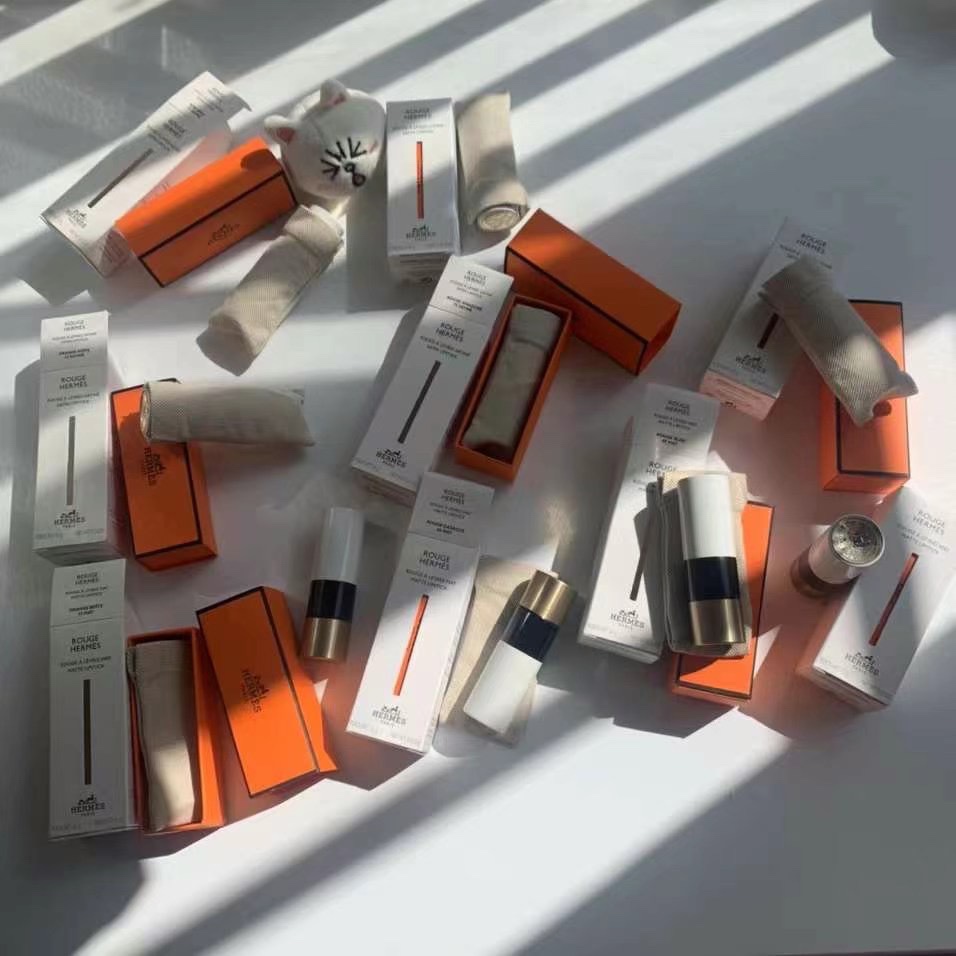 高端品质/75💰
爱马仕口红！色号：哑光33-46-48-53-64-68-85，缎光21-33-64-75-85。