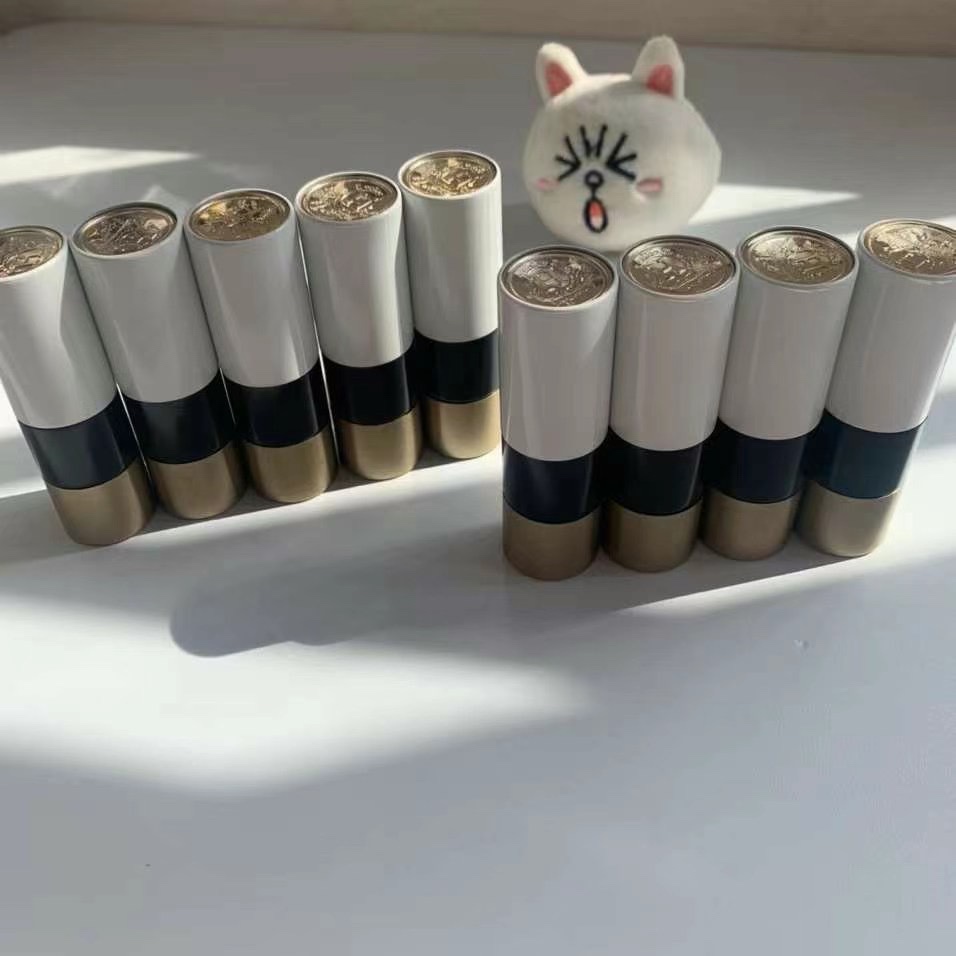 高端品质/75💰
爱马仕口红！色号：哑光33-46-48-53-64-68-85，缎光21-33-64-75-85。