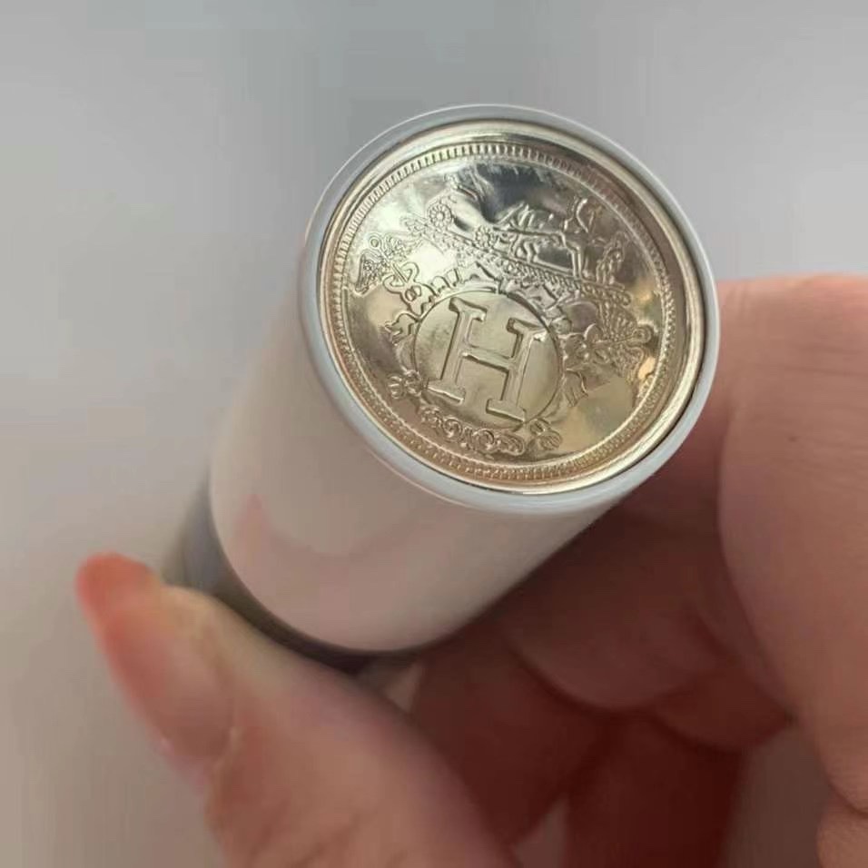 高端品质/75💰
爱马仕口红！色号：哑光33-46-48-53-64-68-85，缎光21-33-64-75-85。