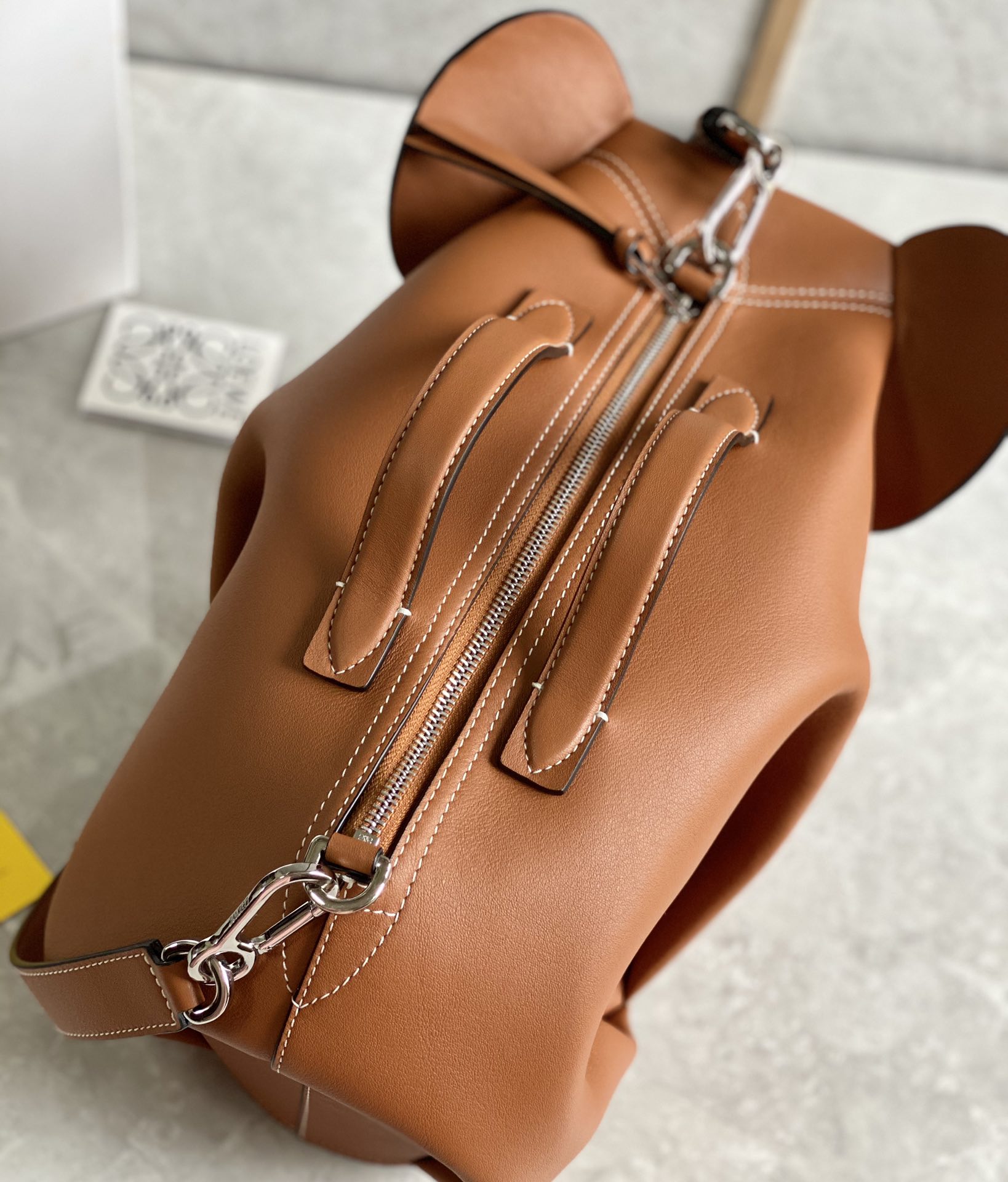 LOEWE罗意威 小牛皮特大号大象包 0537棕色