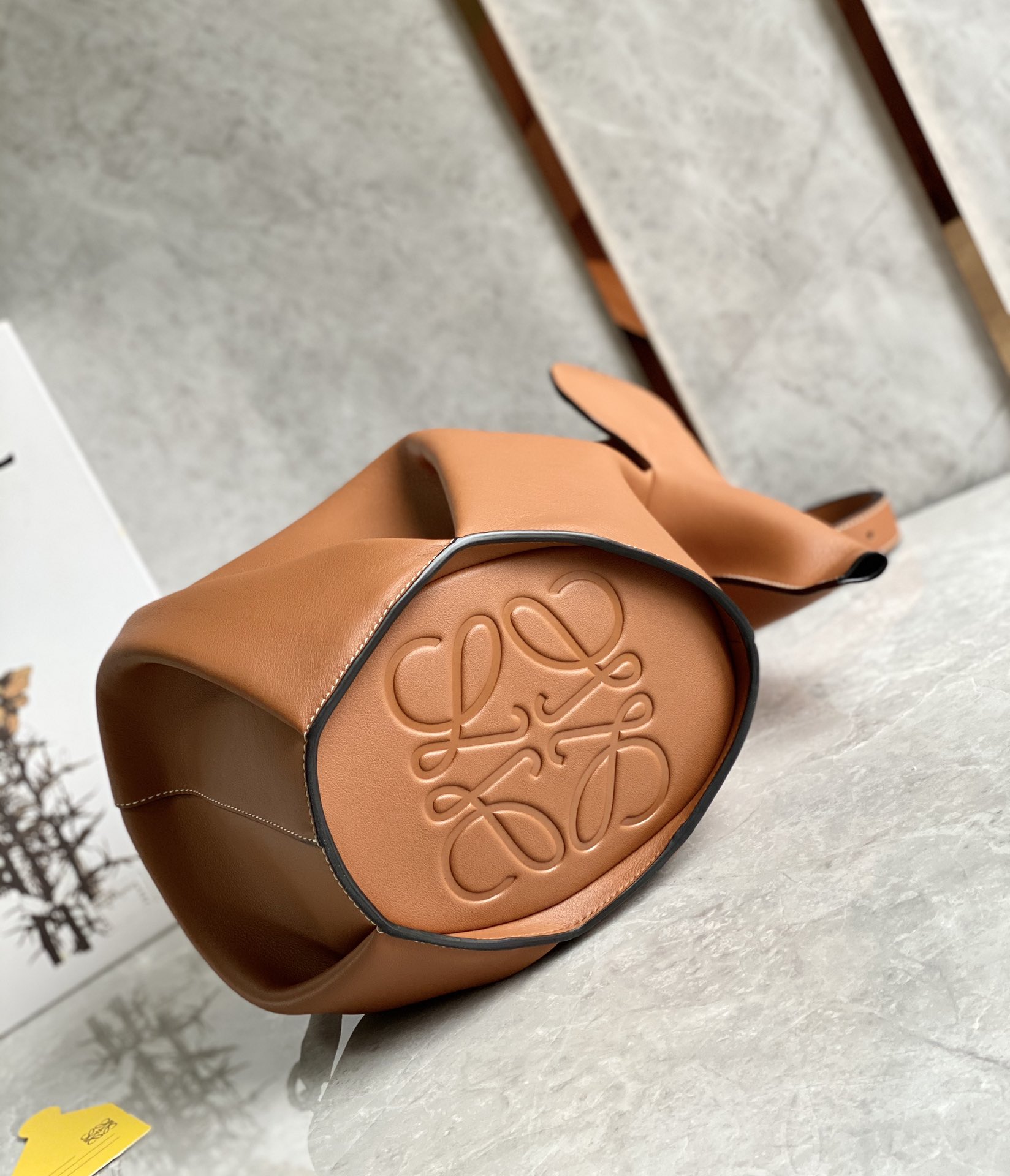 LOEWE罗意威 小牛皮特大号大象包 0537棕色