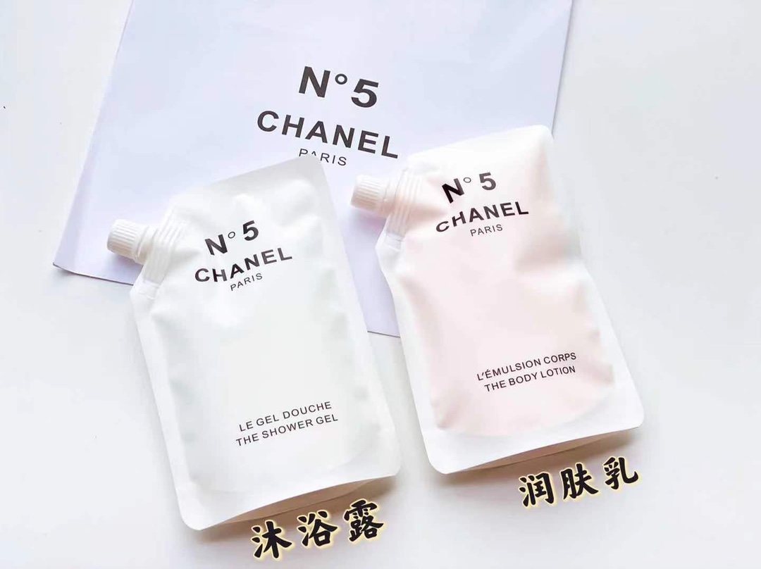 Set de baño y fragancia Chanel No. 5 en bolsa de dos piezas! Contiene: 200ml*2. En el centenario del nacimiento del per…