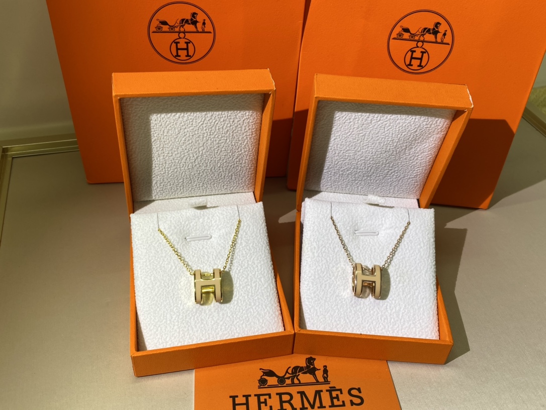 NO:102784,Added golden milk tea ash Hermes milk tea color H necklace Gentle milk tea color, especially suitable for autumn and winter The counter one-to-one purchase version is soft and sweet. You are ♀, Hermes necklace, hermes, necklace, gold19860909新增黄金奶茶灰 爱马仕奶茶色H项链 温柔的奶茶色系,特别适合秋冬 专柜一比一代购版 软糯香甜就是你♀,爱马仕项链,hermes,necklace,gold,Jewelry