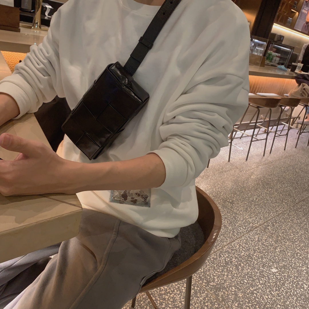 Bottega Veneta葆蝶家 Cassttte四格 651053油蜡皮黑色