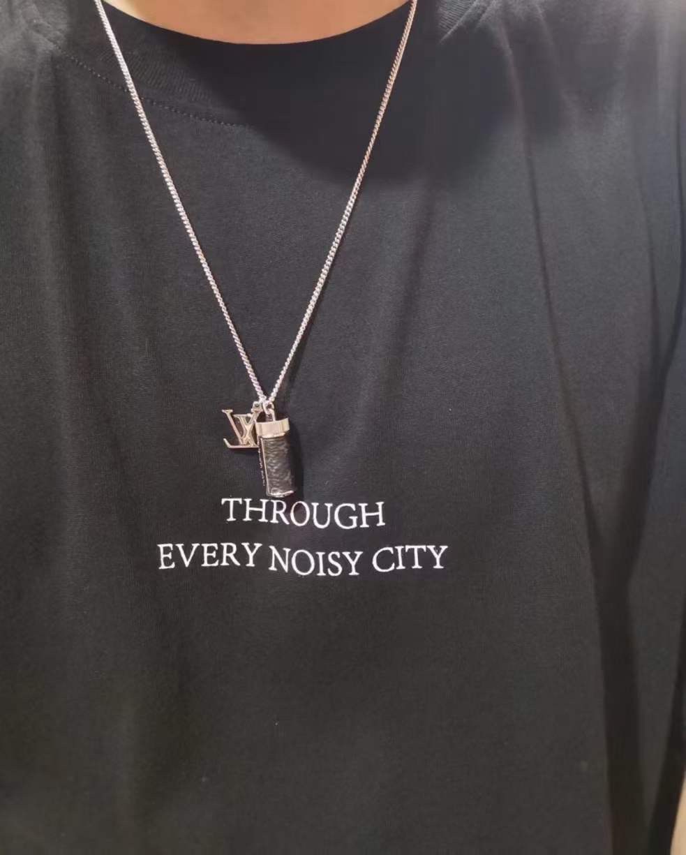 NO:103969,Louis Vuitton # Louis Vuitton Canvas Presbyterian Perfume Bottle Necklace Original Model Open!  The metal trim is wrapped with the logo Monogram Eclipse canvas, a necklace that shows mature and masculine charm. Pendant 1*2.6cm 48 5 5cm adjustment, coated canvas with calfskin, Lv necklace, christian louboutin, louis vuitton, louis vuitton, louis vuitton, louis vuitton, necklace, cowhide19860909路易威登# Louis Vuitton 帆布老花香水瓶项链 原版开模！金属饰件处裹有标志Monogram Eclipse帆布,展现成熟阳刚魅力的项链精品.吊坠1*2.6cm 48 5 5cm调节、涂层帆布搭配小牛皮,Lv项链,christian louboutin,louis vuitton,louis vuitton,louis vuitton,necklace,cowhide,Jewelry