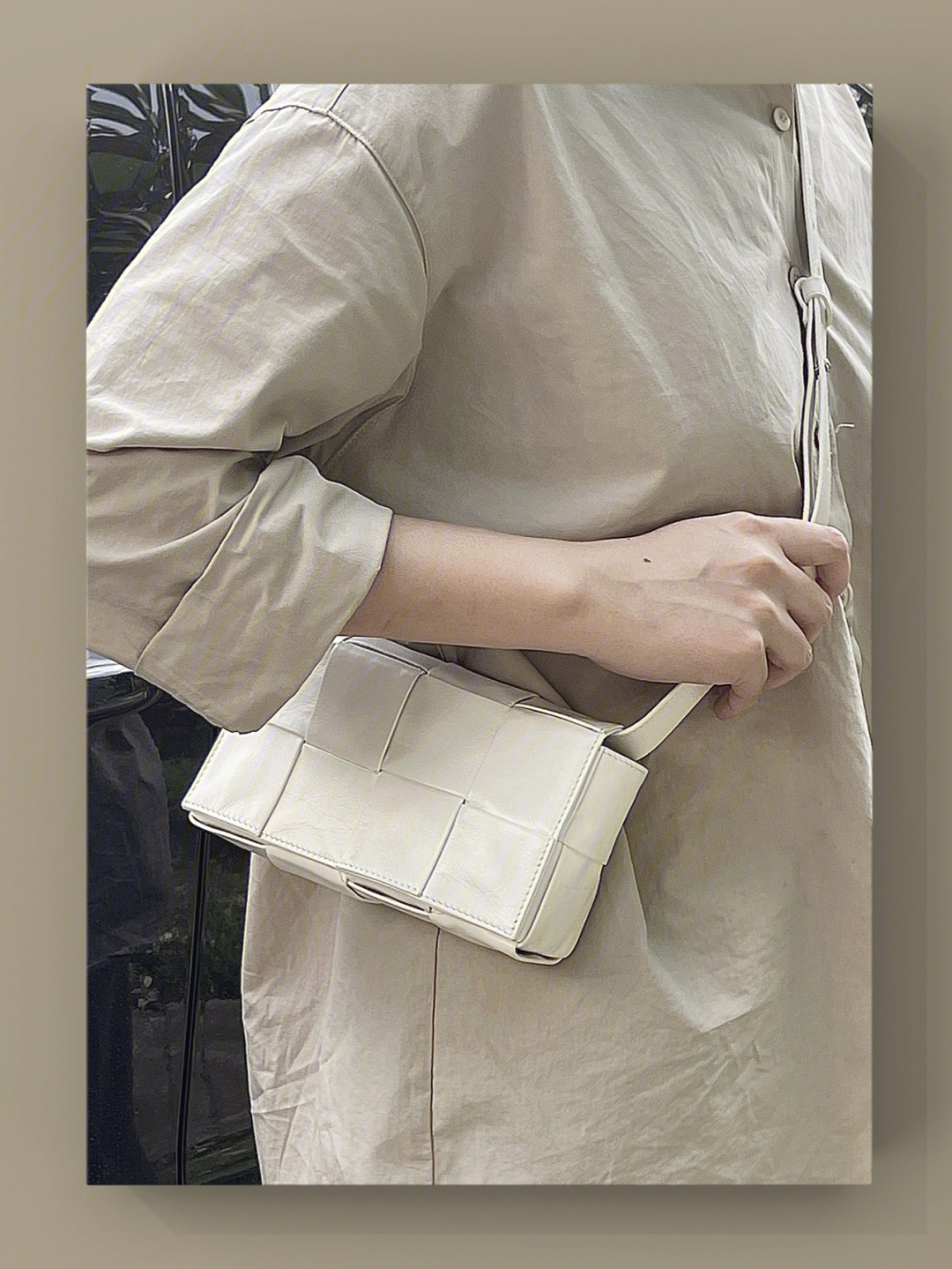 Bottega Veneta葆蝶家 Cassttte四格 651053油蜡皮白色