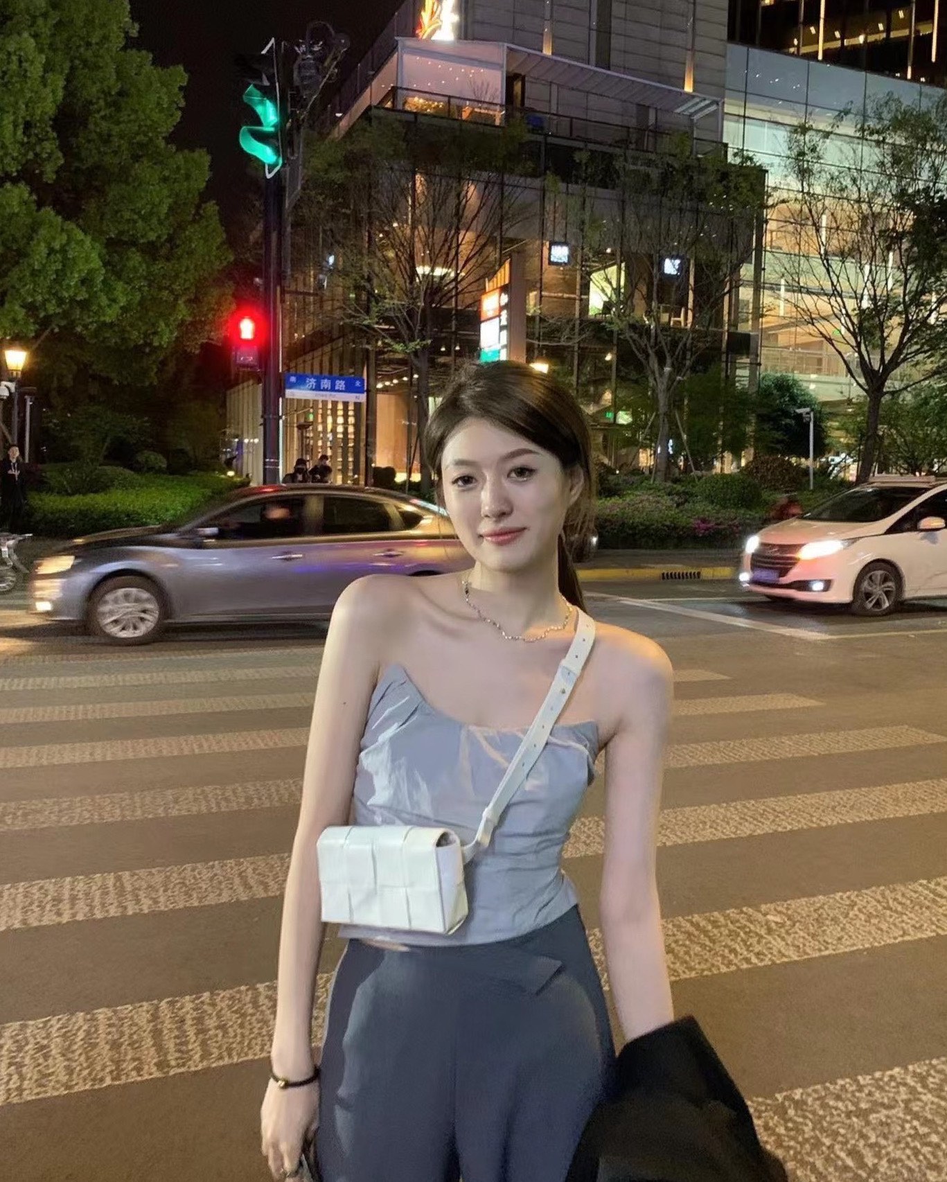 Bottega Veneta葆蝶家 Cassttte四格 651053油蜡皮白色