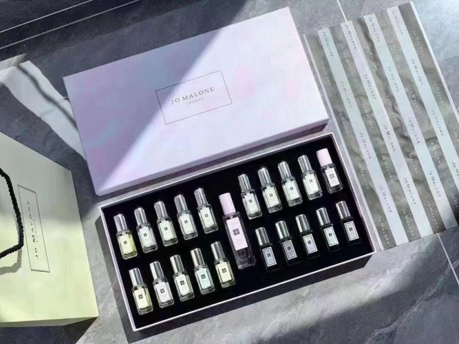 Jo Malone 21-Piece Perfume Collection: A Symphony of Scents, Limited Edition 1 Jo Malone 21-Piece Perfume Collection: A Symphony of Scents, Limited Edition