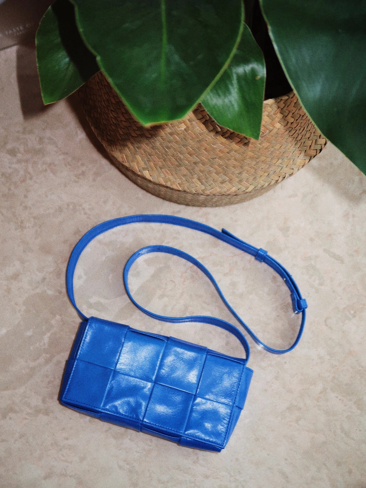 Bottega Veneta葆蝶家 Cassttte四格 651053油蜡皮钴蓝色