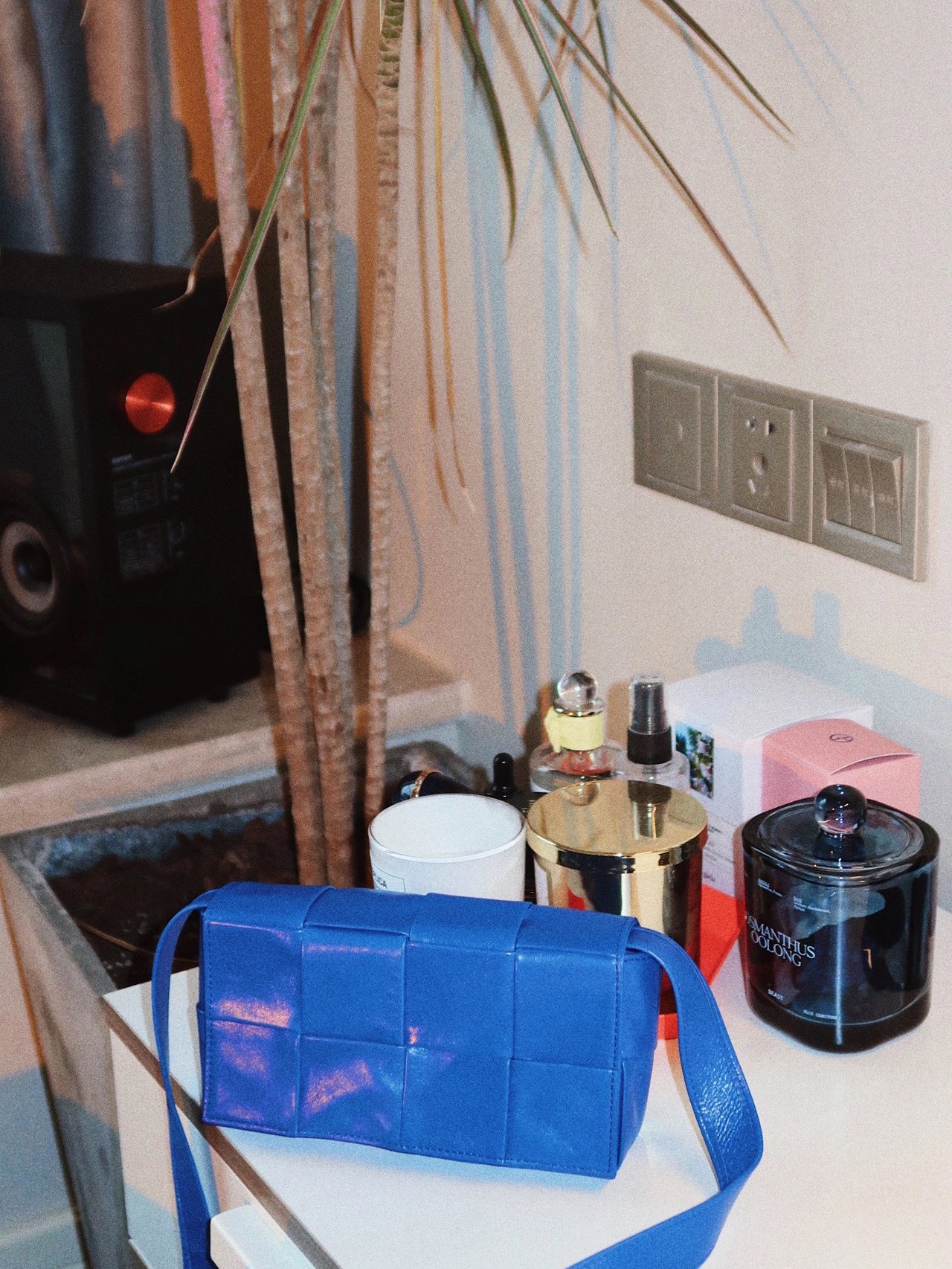 Bottega Veneta葆蝶家 Cassttte四格 651053油蜡皮钴蓝色