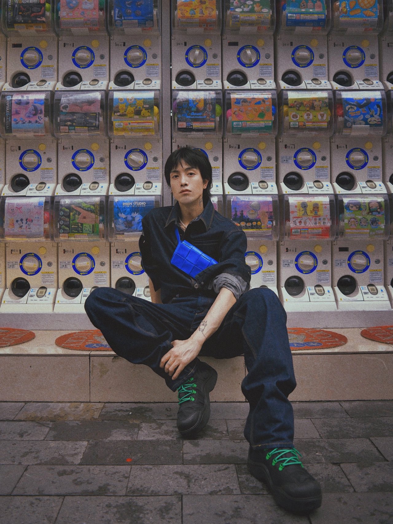 Bottega Veneta葆蝶家 Cassttte四格 651053油蜡皮钴蓝色