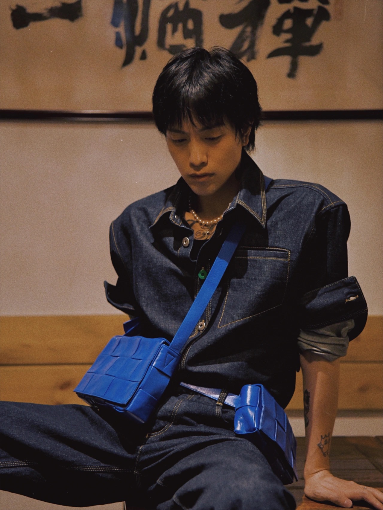 Bottega Veneta葆蝶家 Cassttte四格 651053油蜡皮钴蓝色