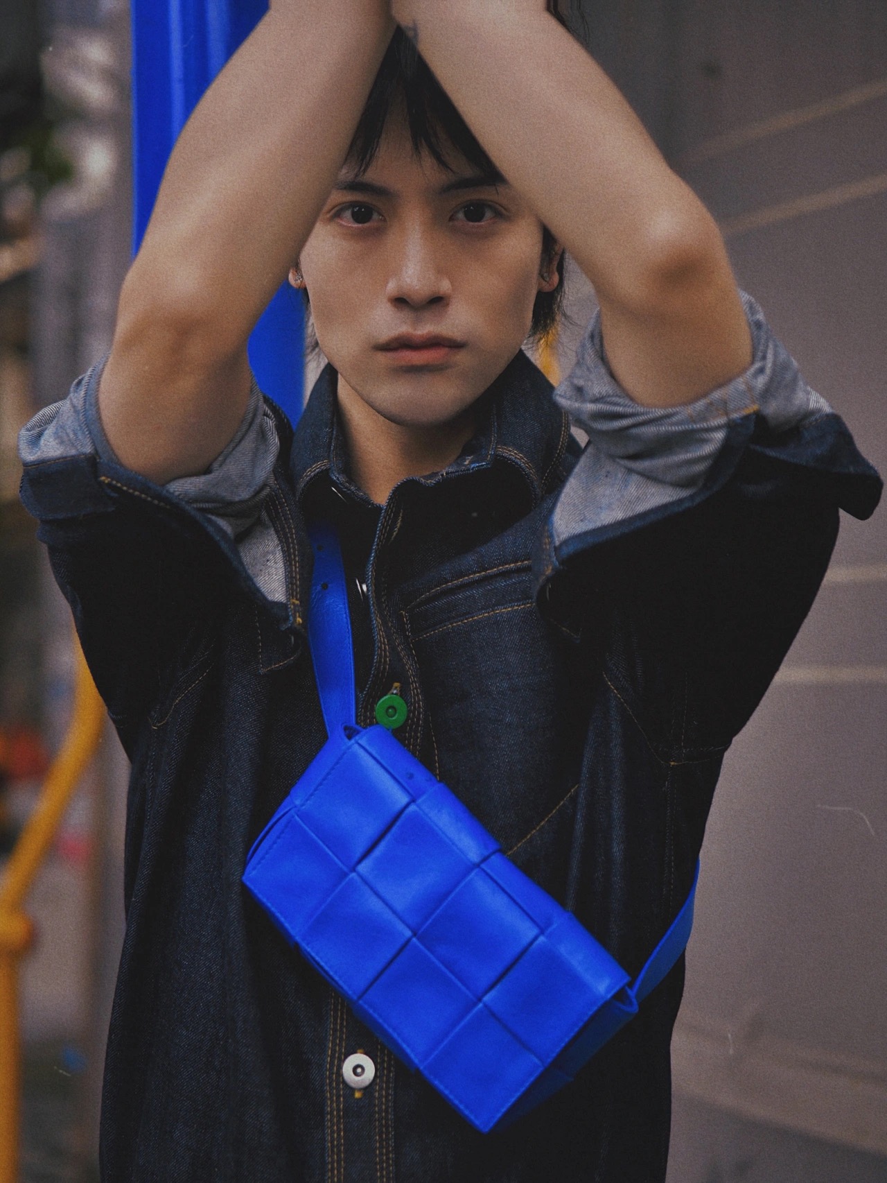 Bottega Veneta葆蝶家 Cassttte四格 651053油蜡皮钴蓝色