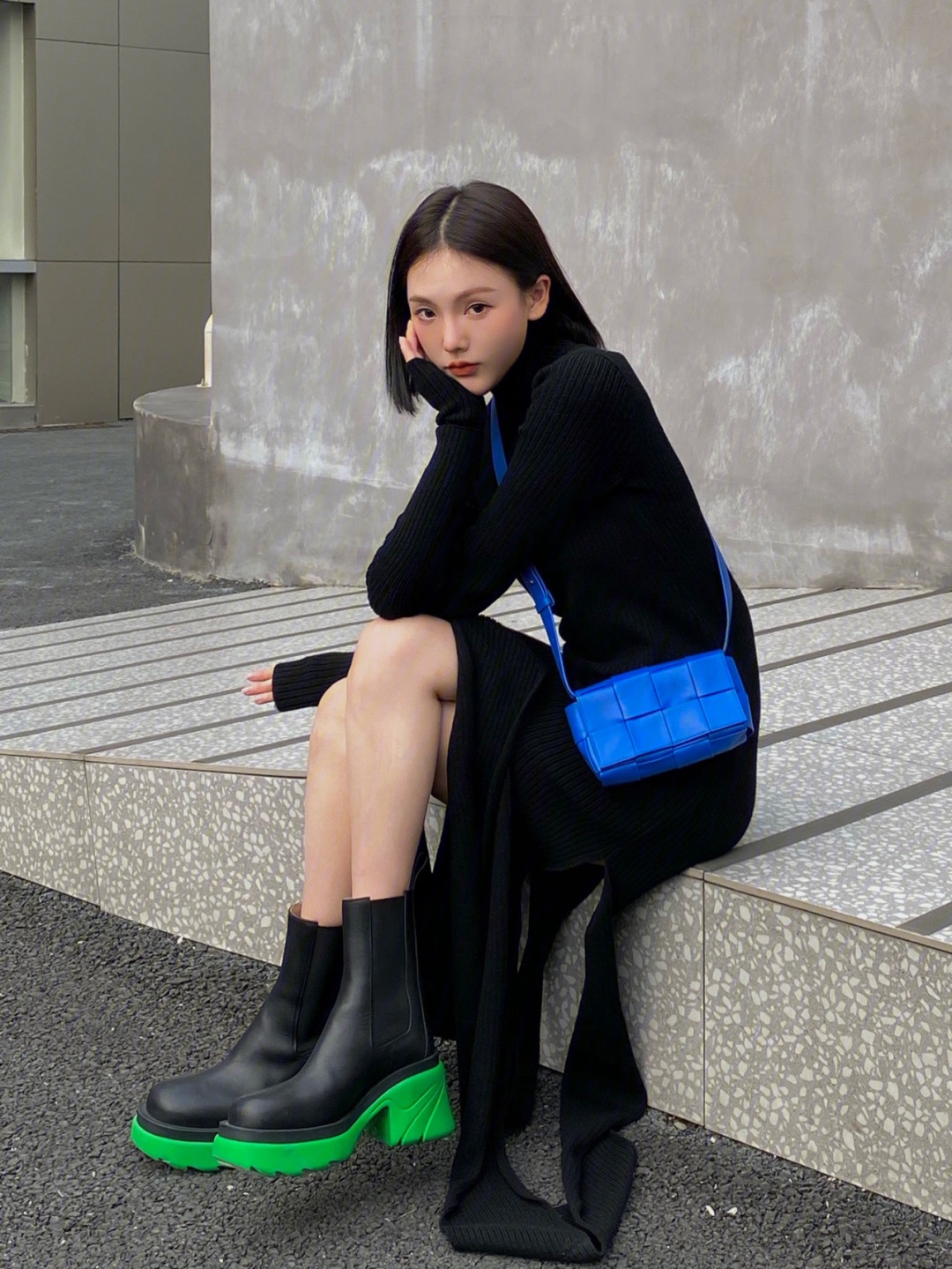 Bottega Veneta葆蝶家 Cassttte四格 651053油蜡皮钴蓝色