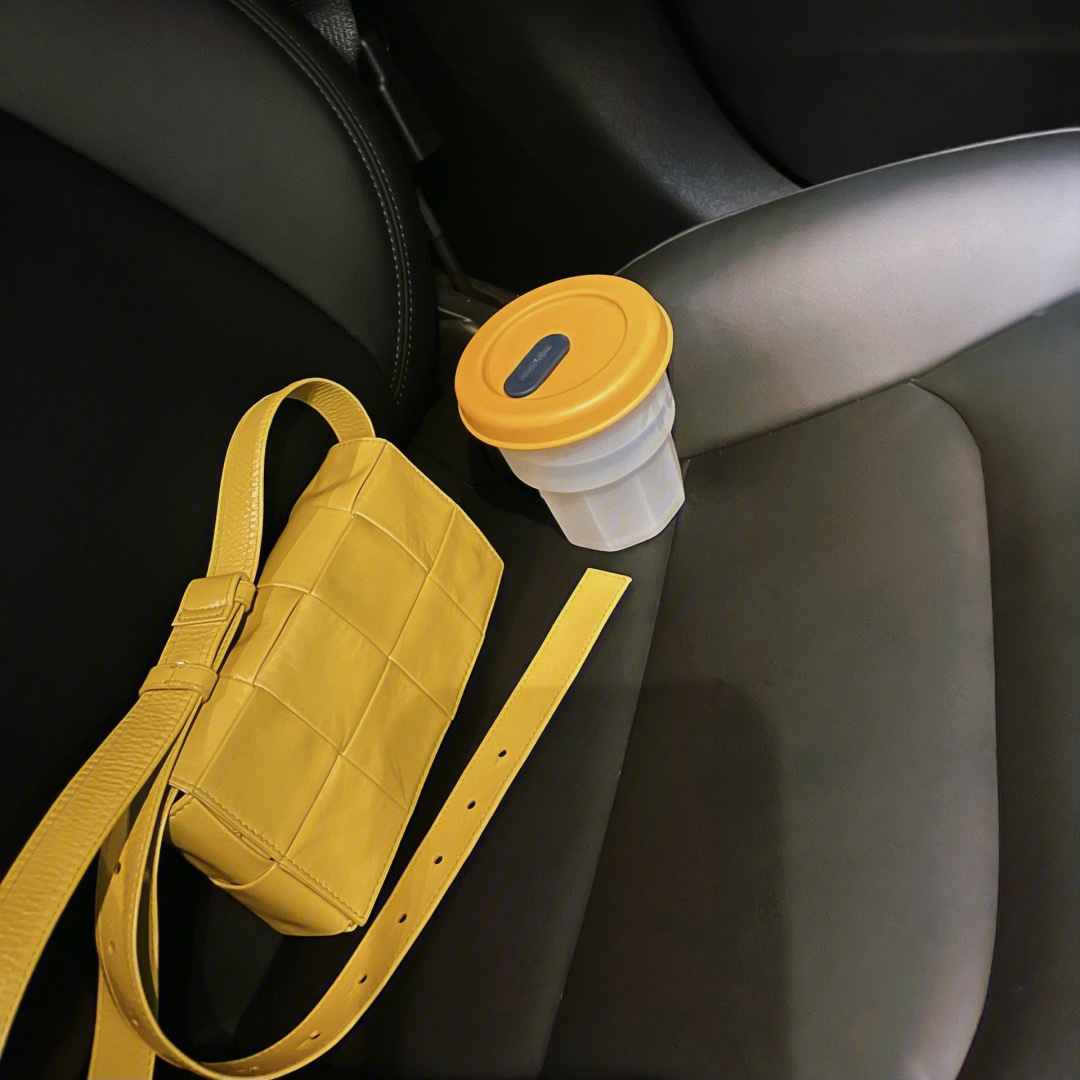 Bottega Veneta葆蝶家 Cassttte四格 651053油蜡皮黄香李色