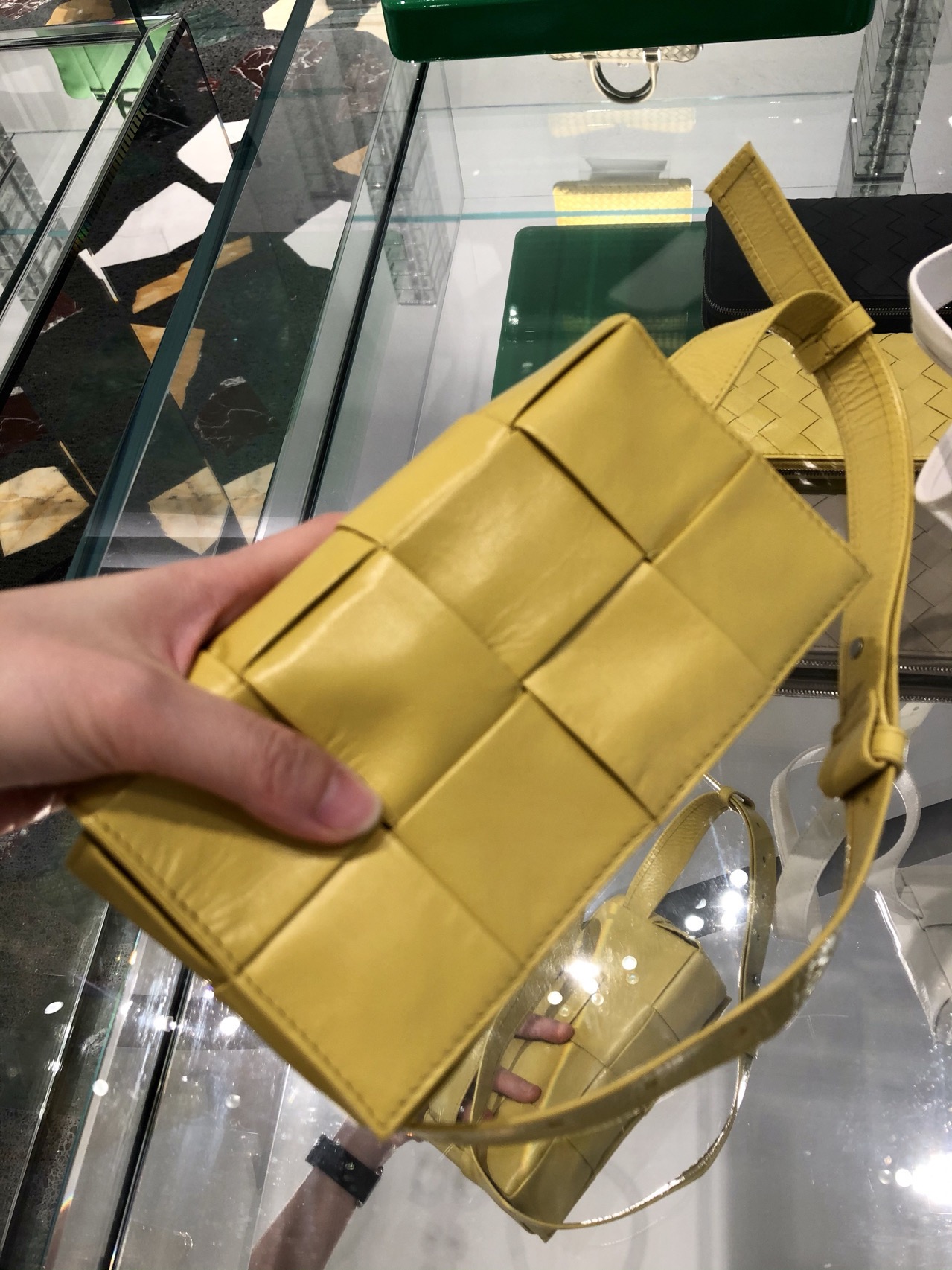 Bottega Veneta葆蝶家 Cassttte四格 651053油蜡皮黄香李色