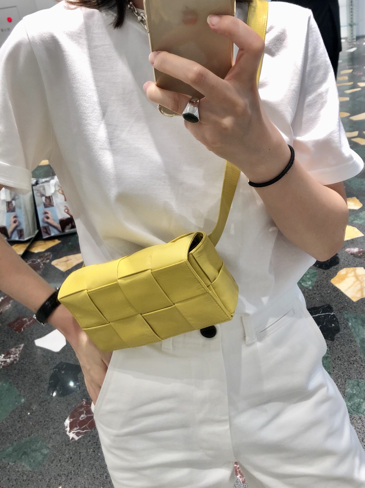 Bottega Veneta葆蝶家 Cassttte四格 651053油蜡皮黄香李色