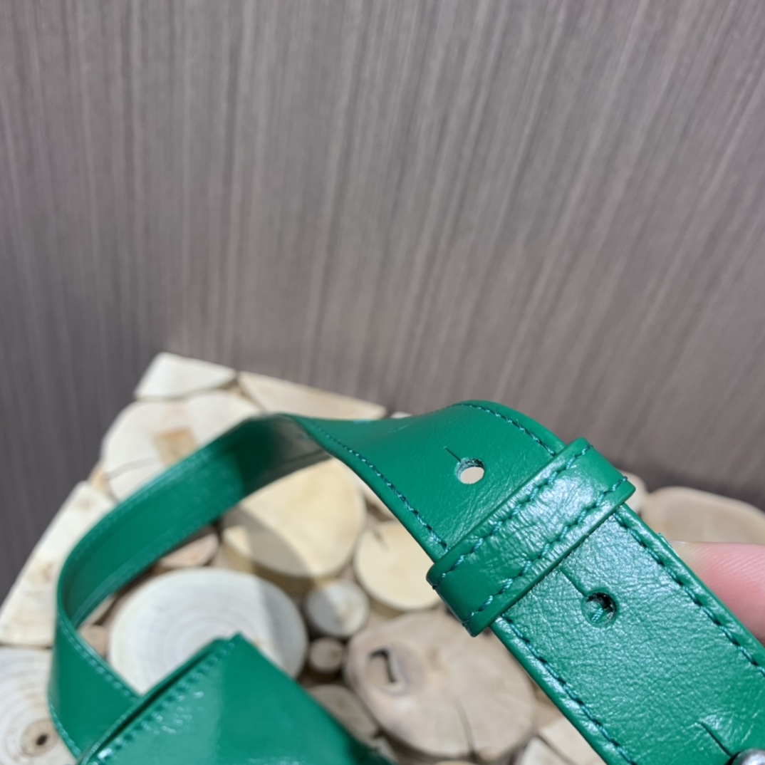 Bottega Veneta葆蝶家 Cassttte四格 651053油蜡皮赛车绿